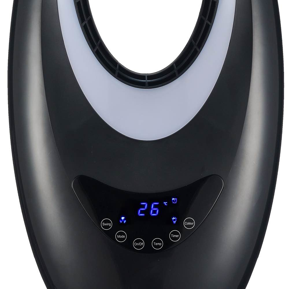Ventilatore nero con un display digitale che mostra la temperatura e i pulsanti di controllo.