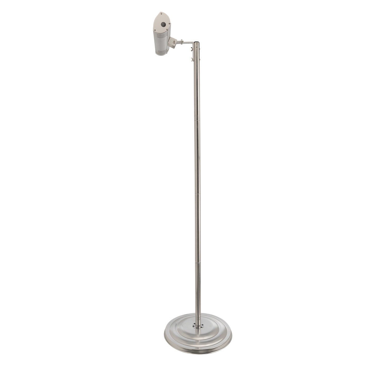 Lampada da terra argentata con testa orientabile. Sfondo bianco.
