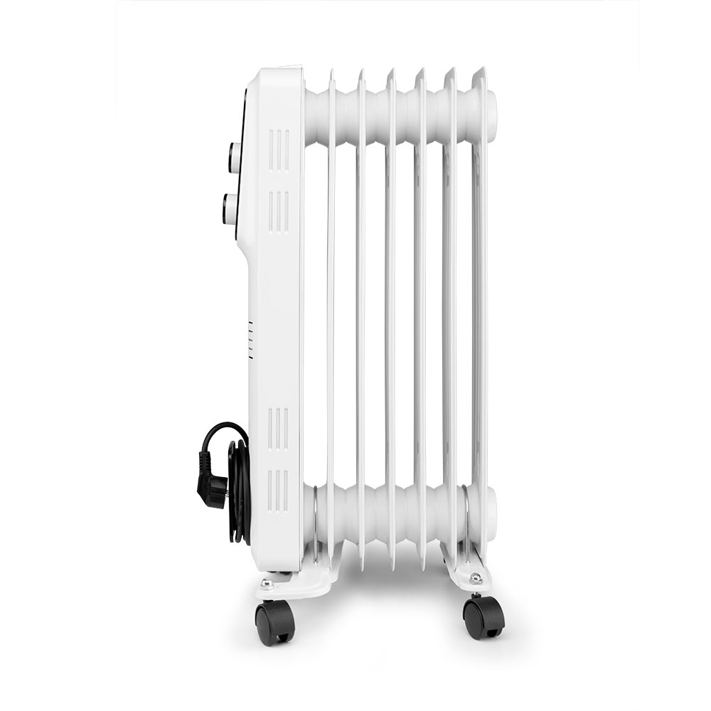 Termosifone a olio bianco con cavo, ruote e pannello di controllo laterale.
