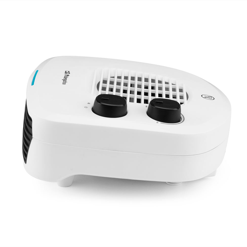 Biały grzejnik elektryczny z dwoma czarnymi pokrętłami i wentylacją, widok z boku.