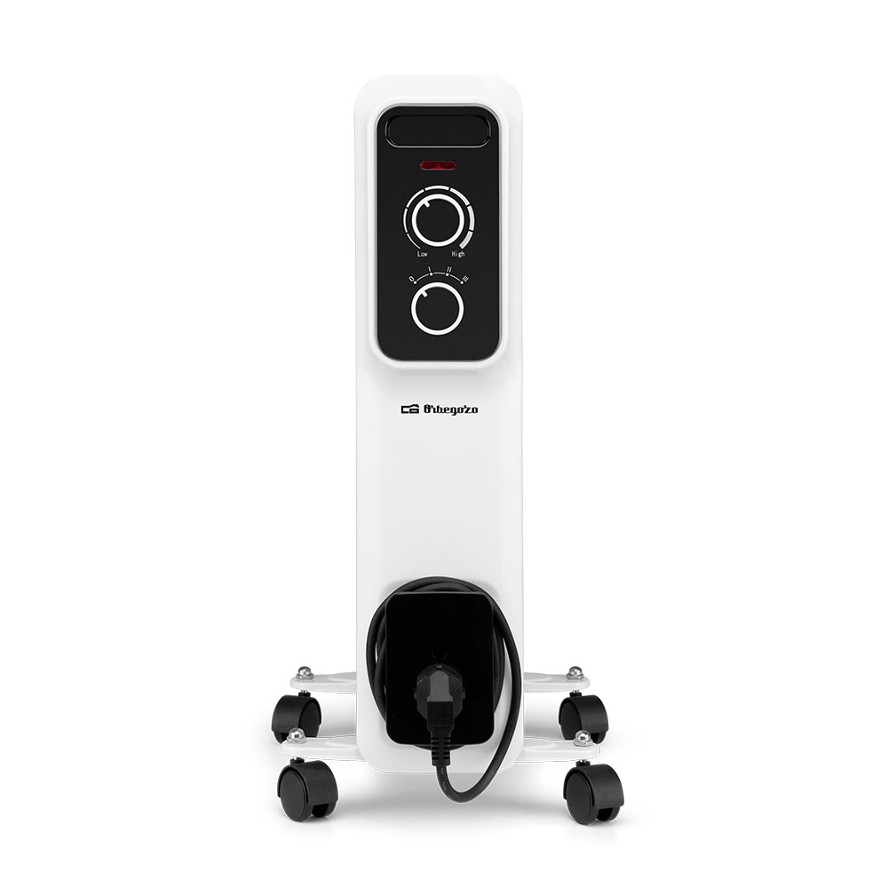 Biały elektryczny grzejnik olejowy na kółkach, z pokrętłami sterowania i przewodem zasilającym.