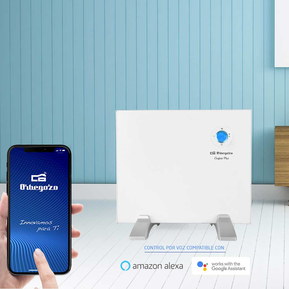 Biały grzejnik elektryczny z telefonem pokazującym interfejs aplikacji obok, niebieskie tło ściany.