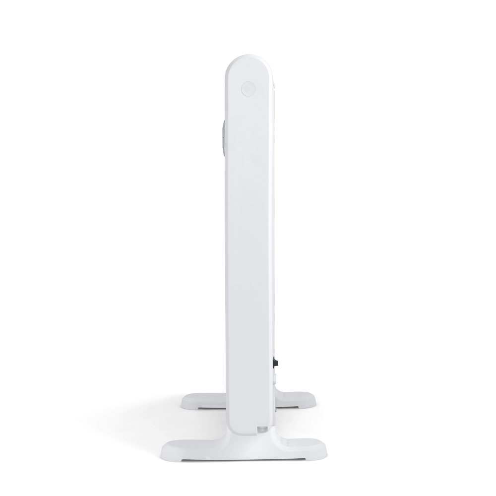 Widok z boku białego grzejnika elektrycznego, pokazujący profil boczny i nóżki.