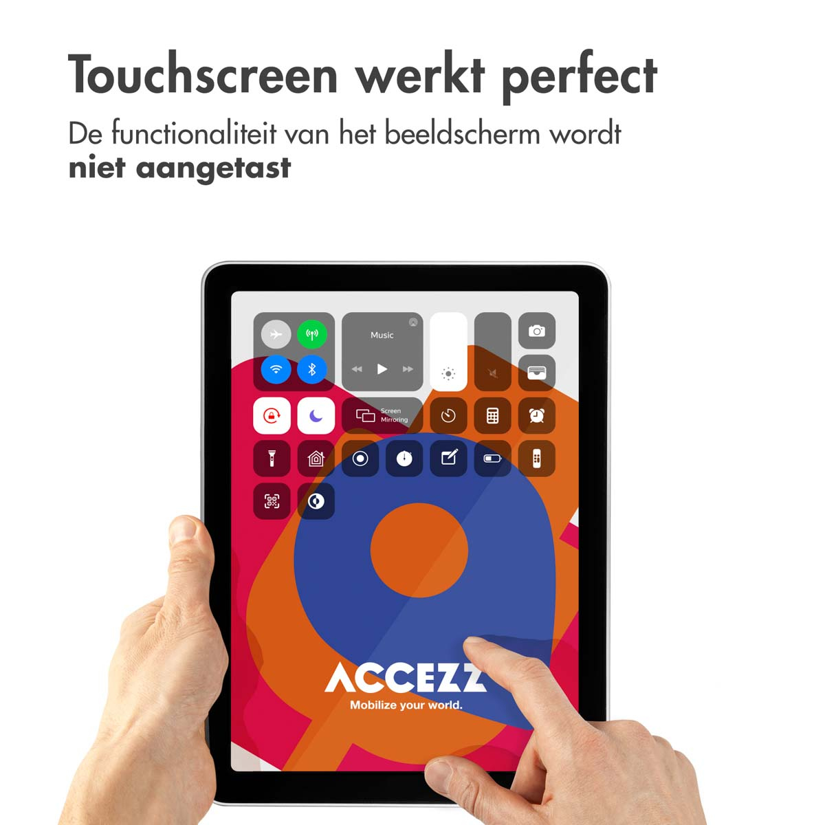 Mani che tengono un tablet. Lo schermo mostra l'interfaccia del tablet, con icone.