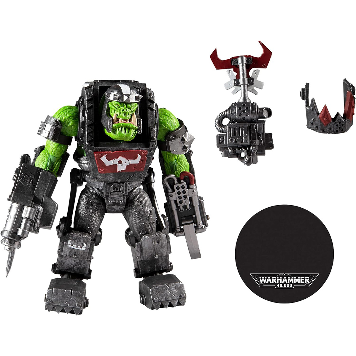 Eine grünhäutige, gepanzerte Ork-Actionfigur mit Waffen und zusätzlichen Teilen auf schwarzer Basis.