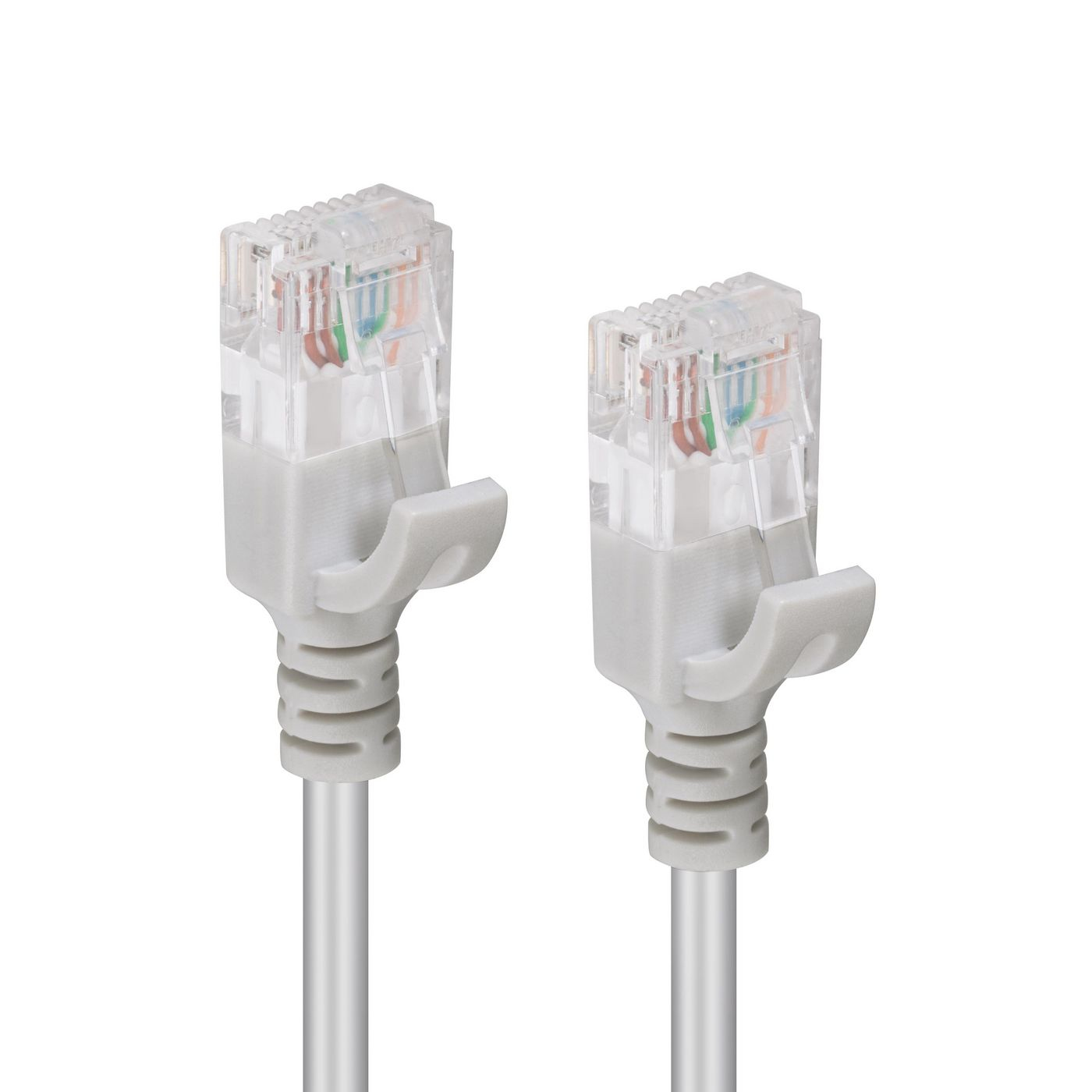Deux connecteurs RJ45 avec des câbles gris. Fond blanc.