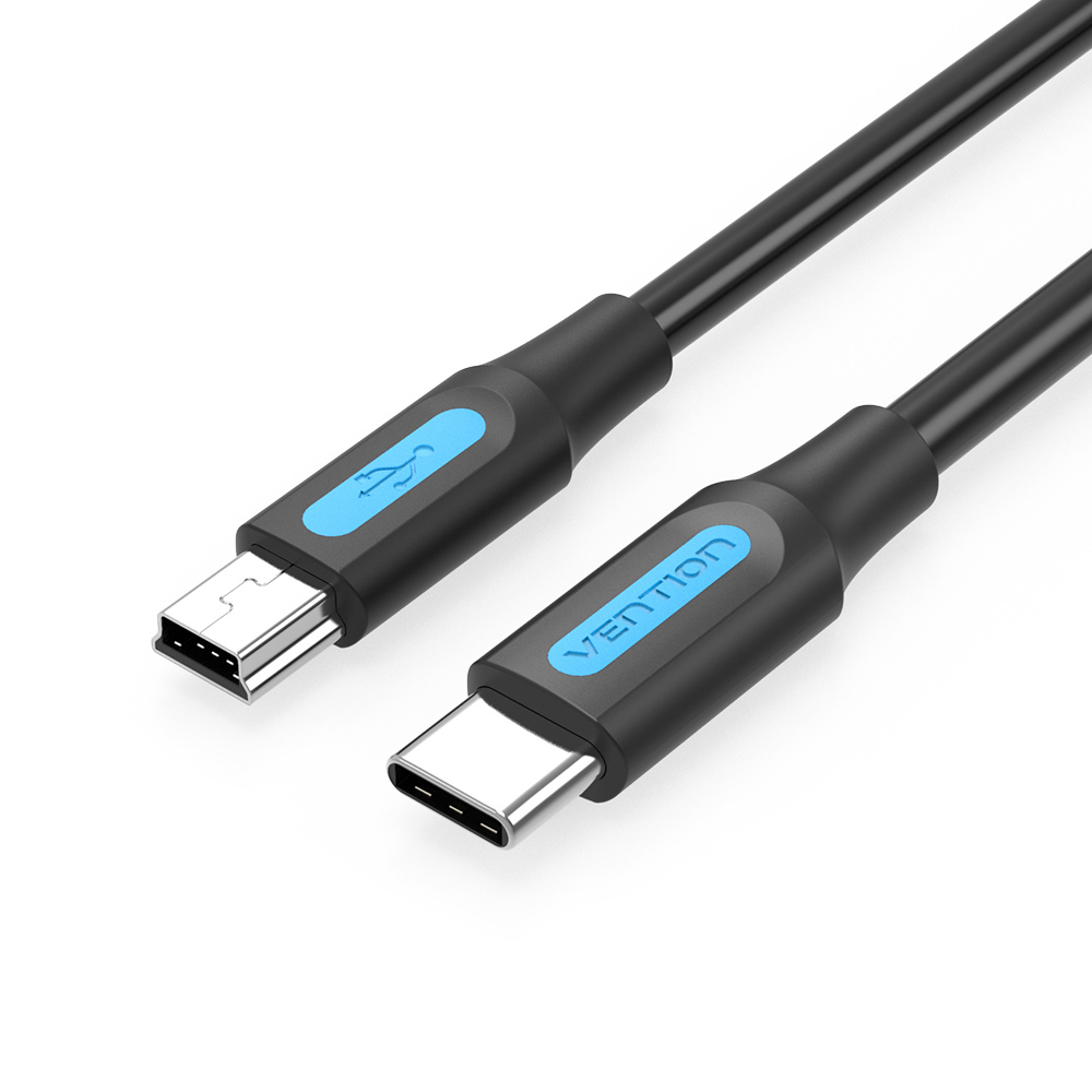 Cavo USB-C a USB nero con logo Vention su sfondo bianco. Primo piano.