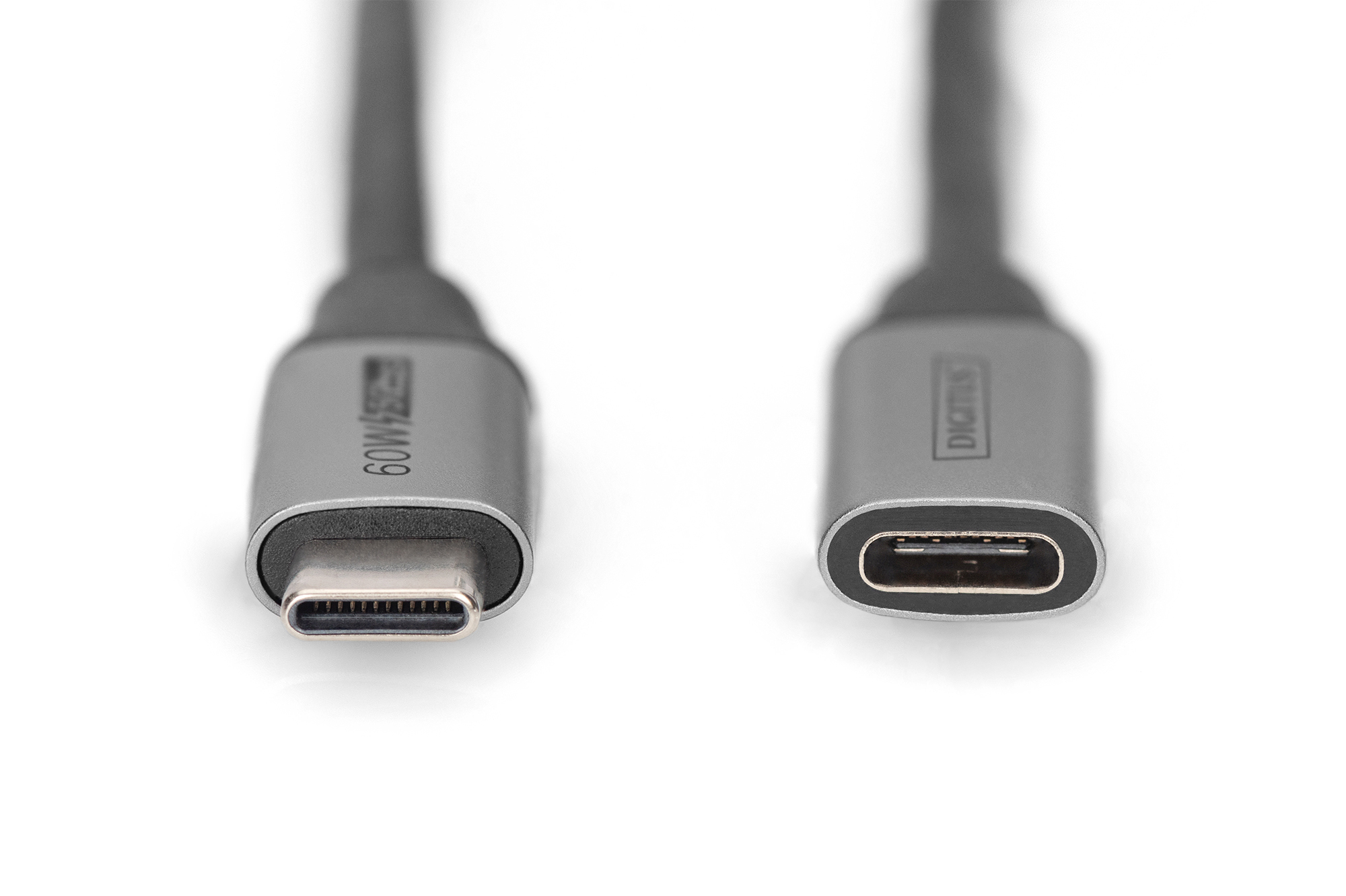 Due connettori USB-C, argento e grigio, sfondo bianco.