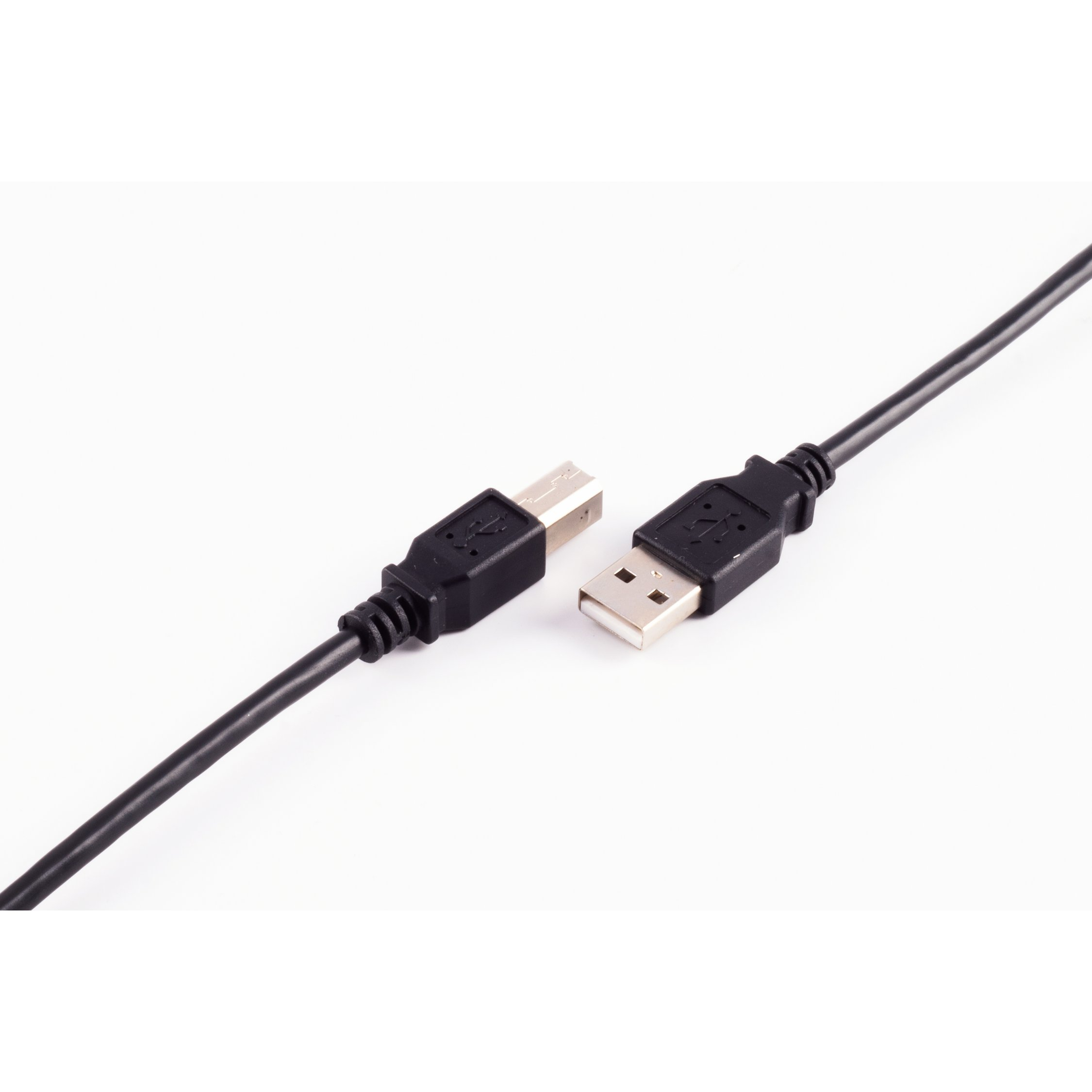Cavo USB nero con connettori USB-A, su sfondo bianco, ripresa ravvicinata.