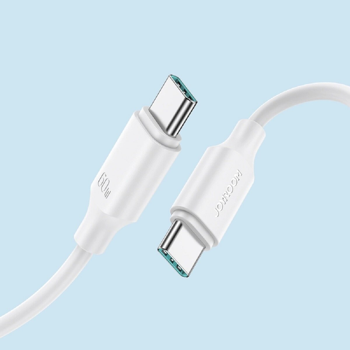 Biały kabel USB-C z tekstem 60W. Tło jest jasnoniebieskie.
