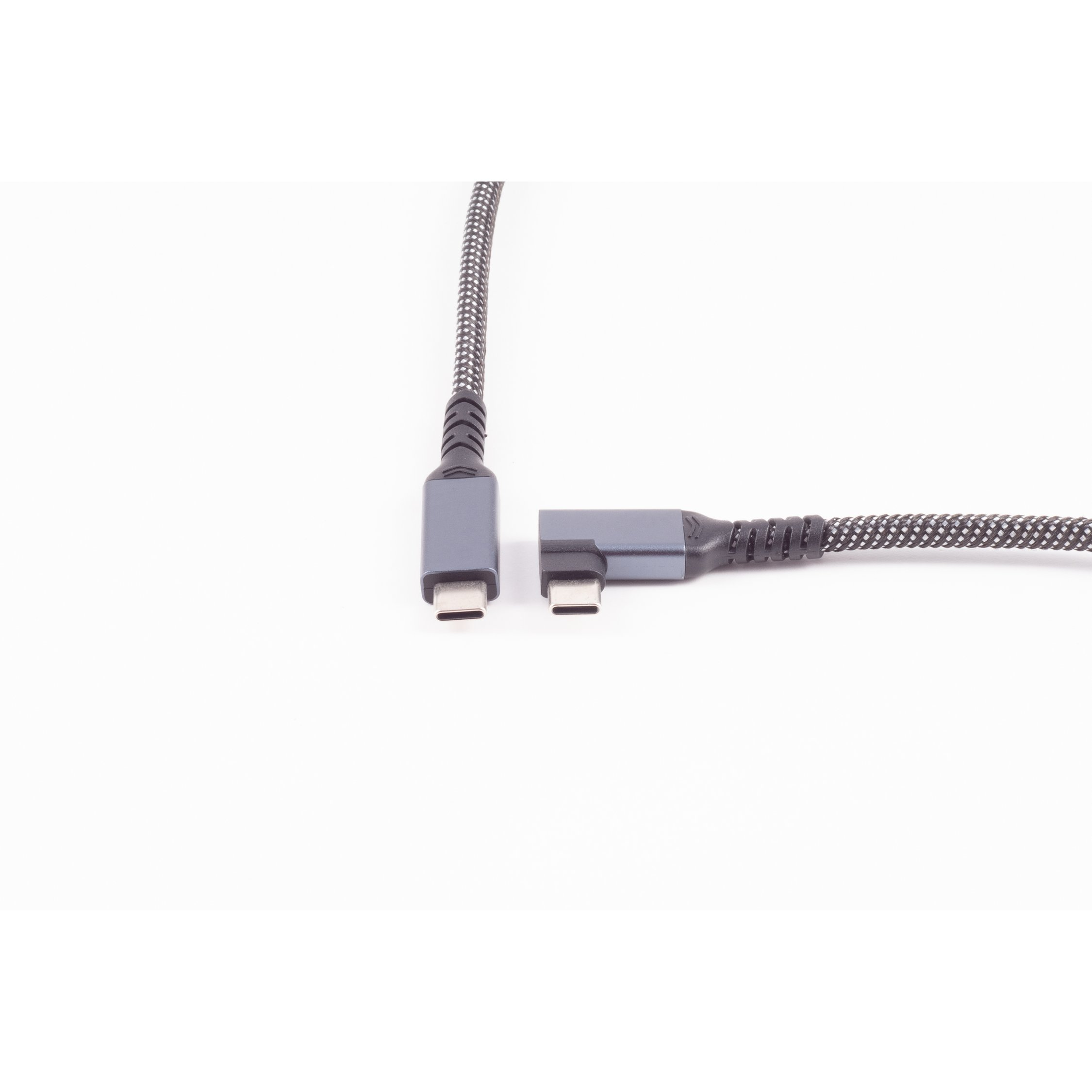 Due cavi USB-C angolati. Sfondo bianco.