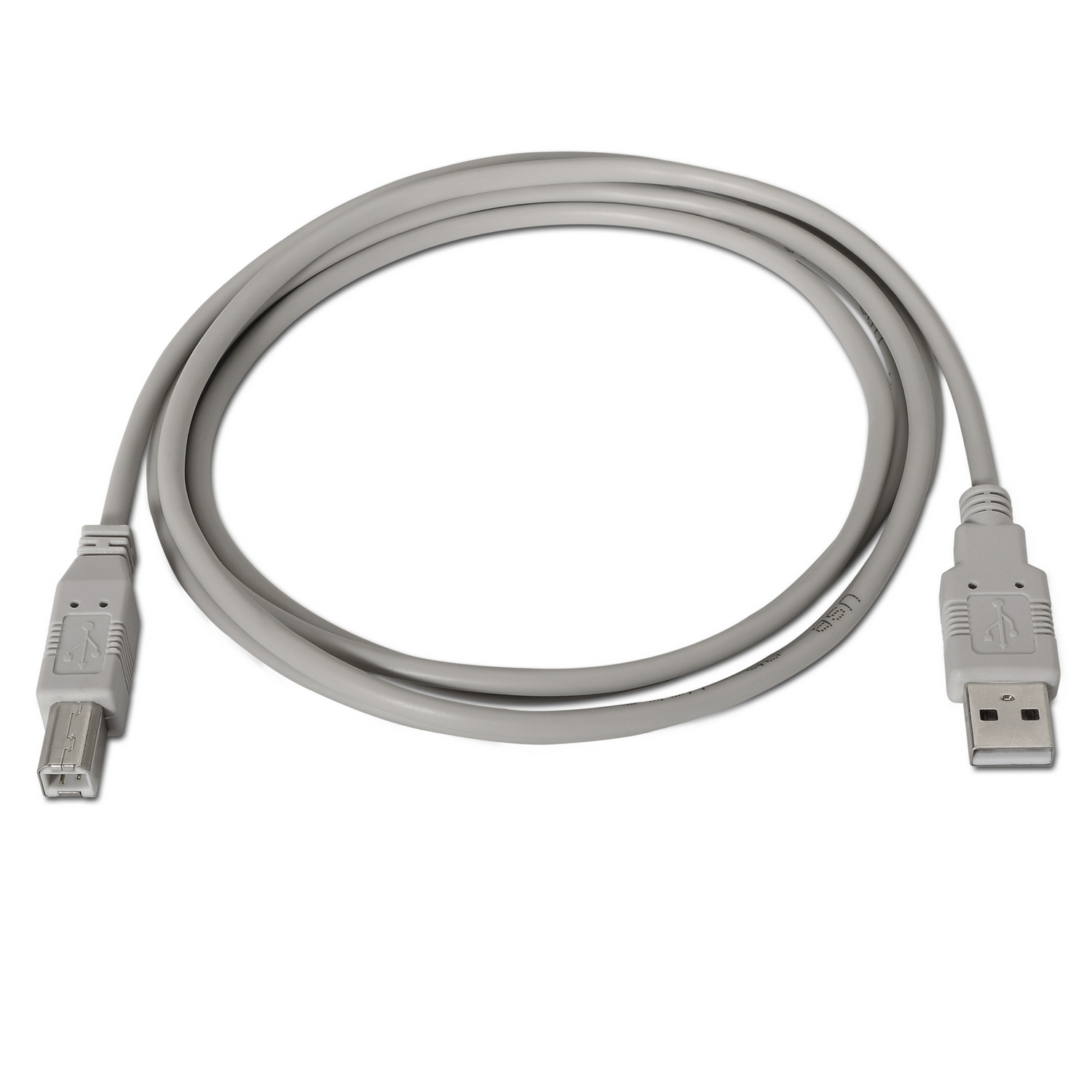 Cavo USB grigio con connettori USB-A, arrotolato su bianco.