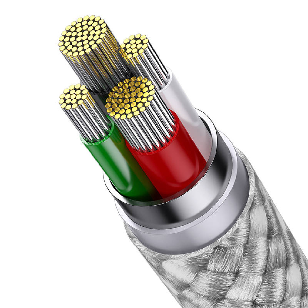 Zbliżenie wielokolorowych przewodów kablowych w oplocie srebrnego kabla.