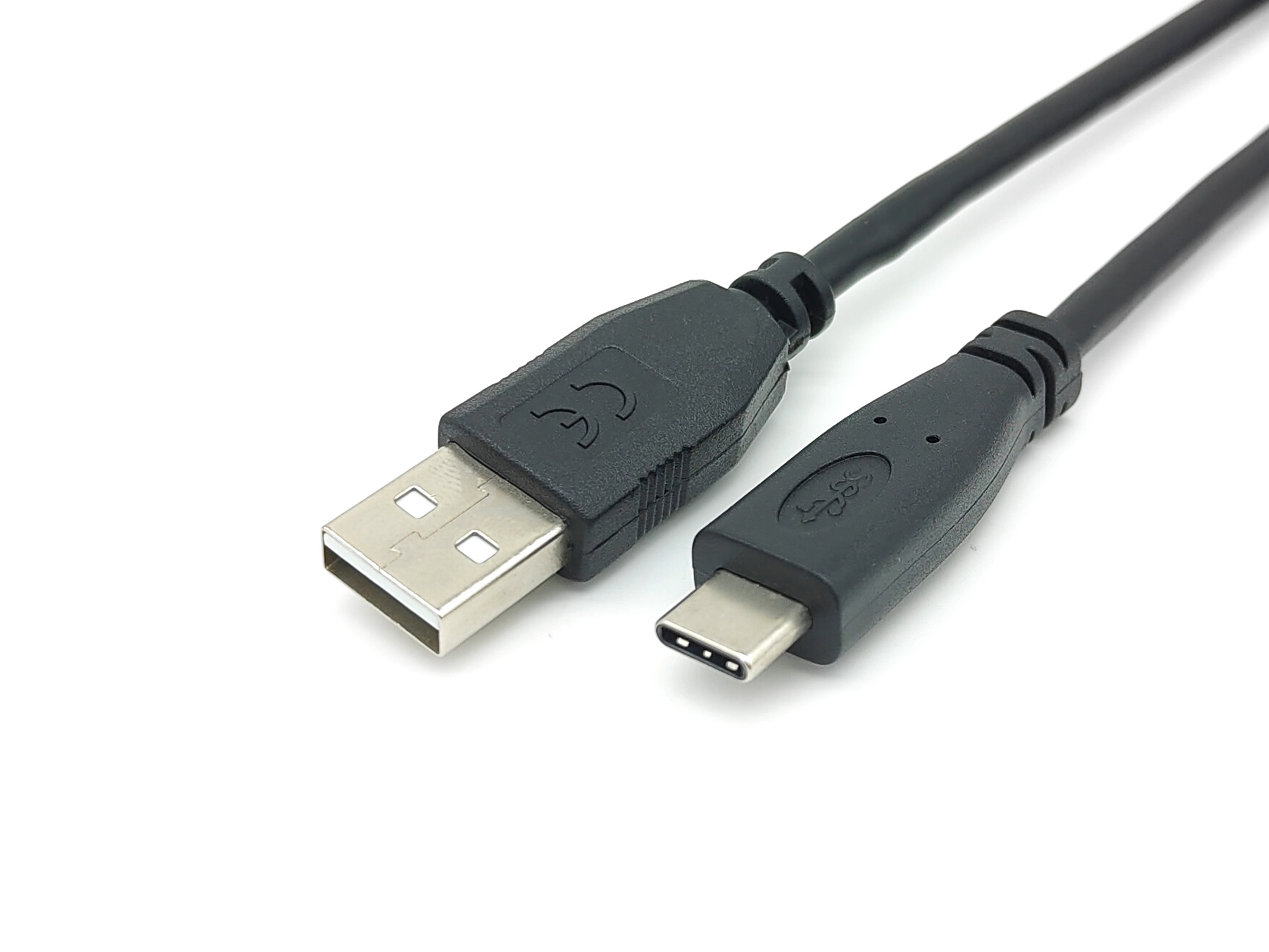 Zwarte USB naar USB-C-kabel.