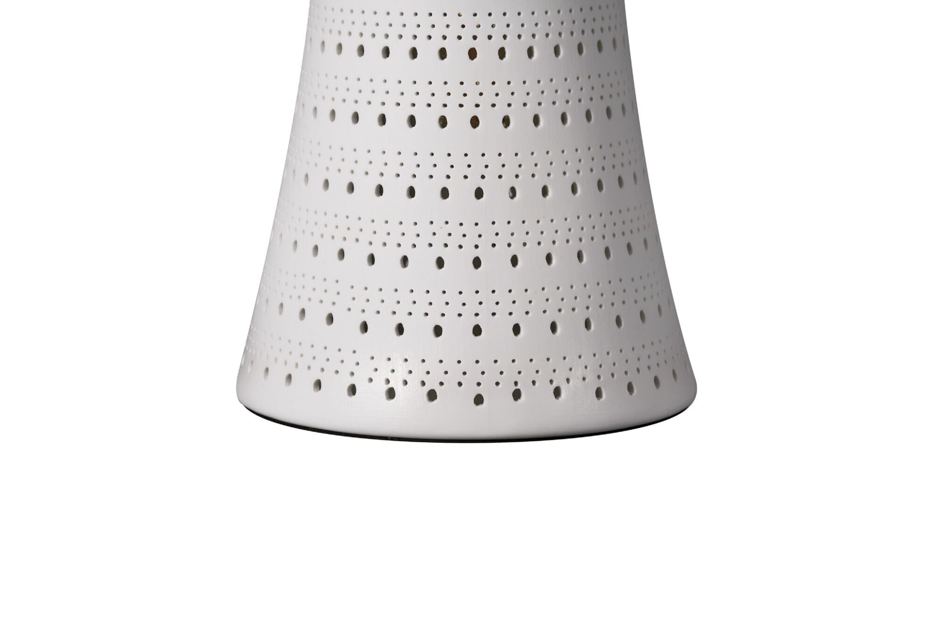 Biała ceramiczna podstawa lampy z perforowanym wzorem wokół środka.