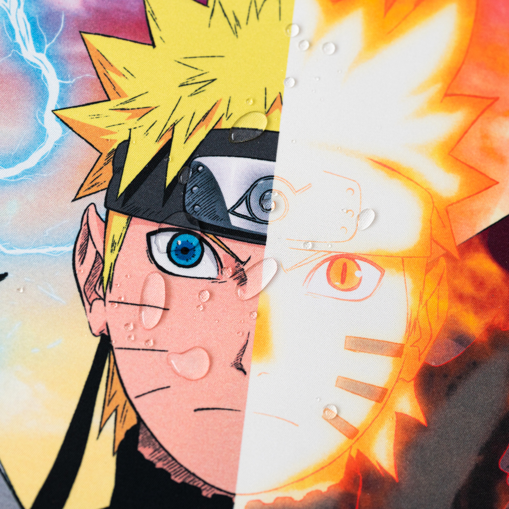 Naruto geteiltes Gesicht. Hälfte Anime-Stil, andere Hälfte Wassertropfen. Blaue Augen, gelbe Haare.