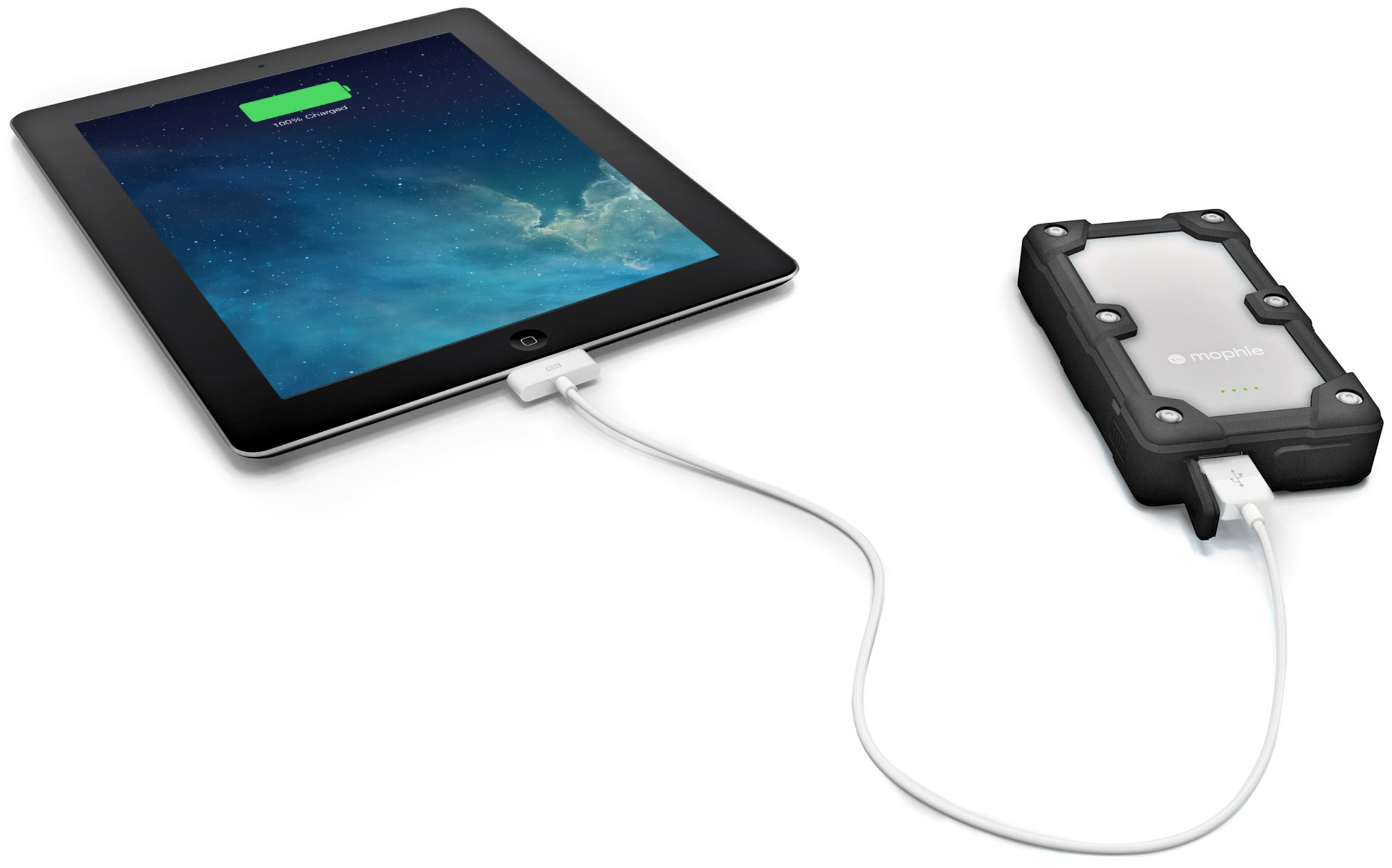 Tablette connectée à une banque d'alimentation avec un câble blanc. L'écran de la tablette est allumé.