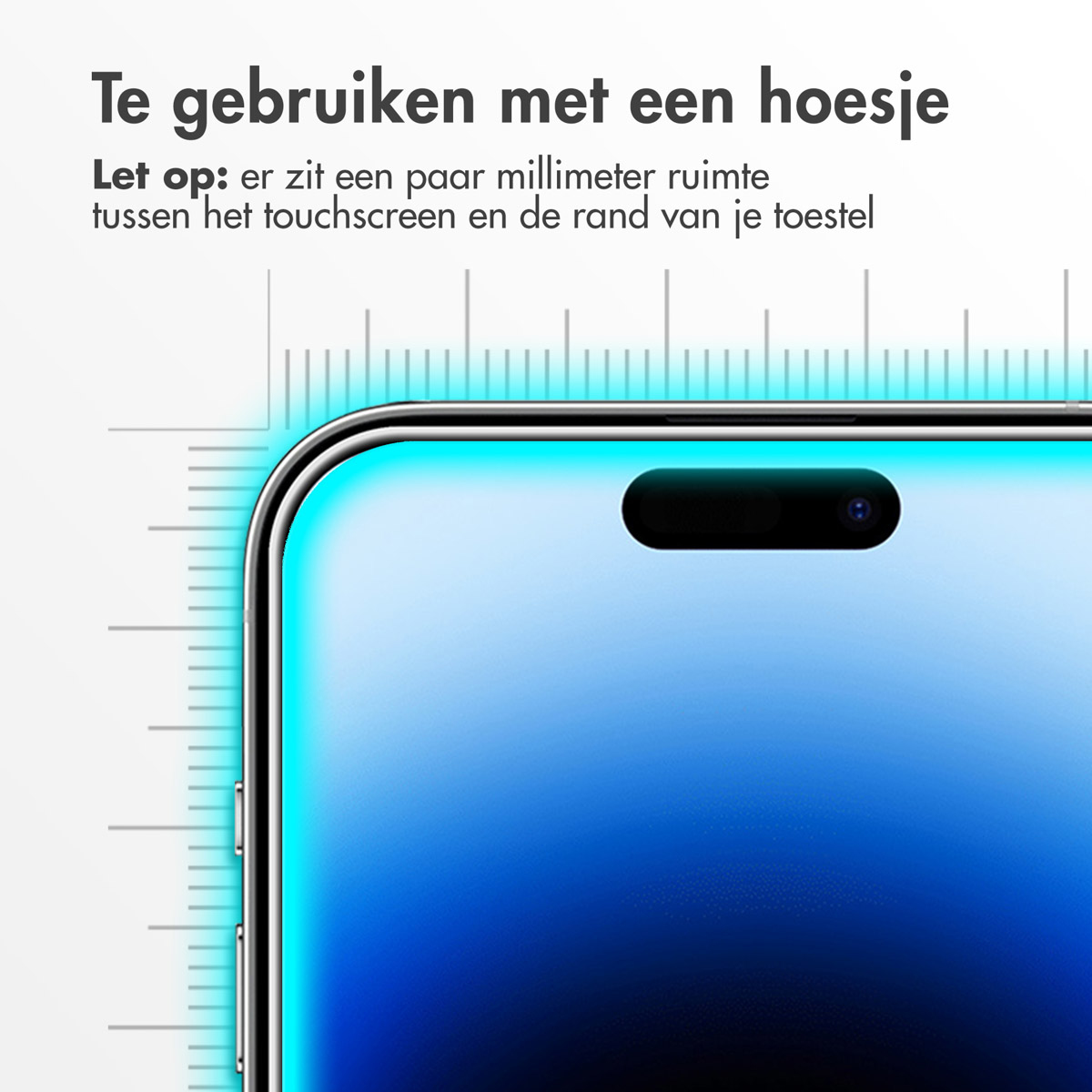 Gros plan sur écran de téléphone avec protecteur. Téléphone noir. Fond dégradé bleu.