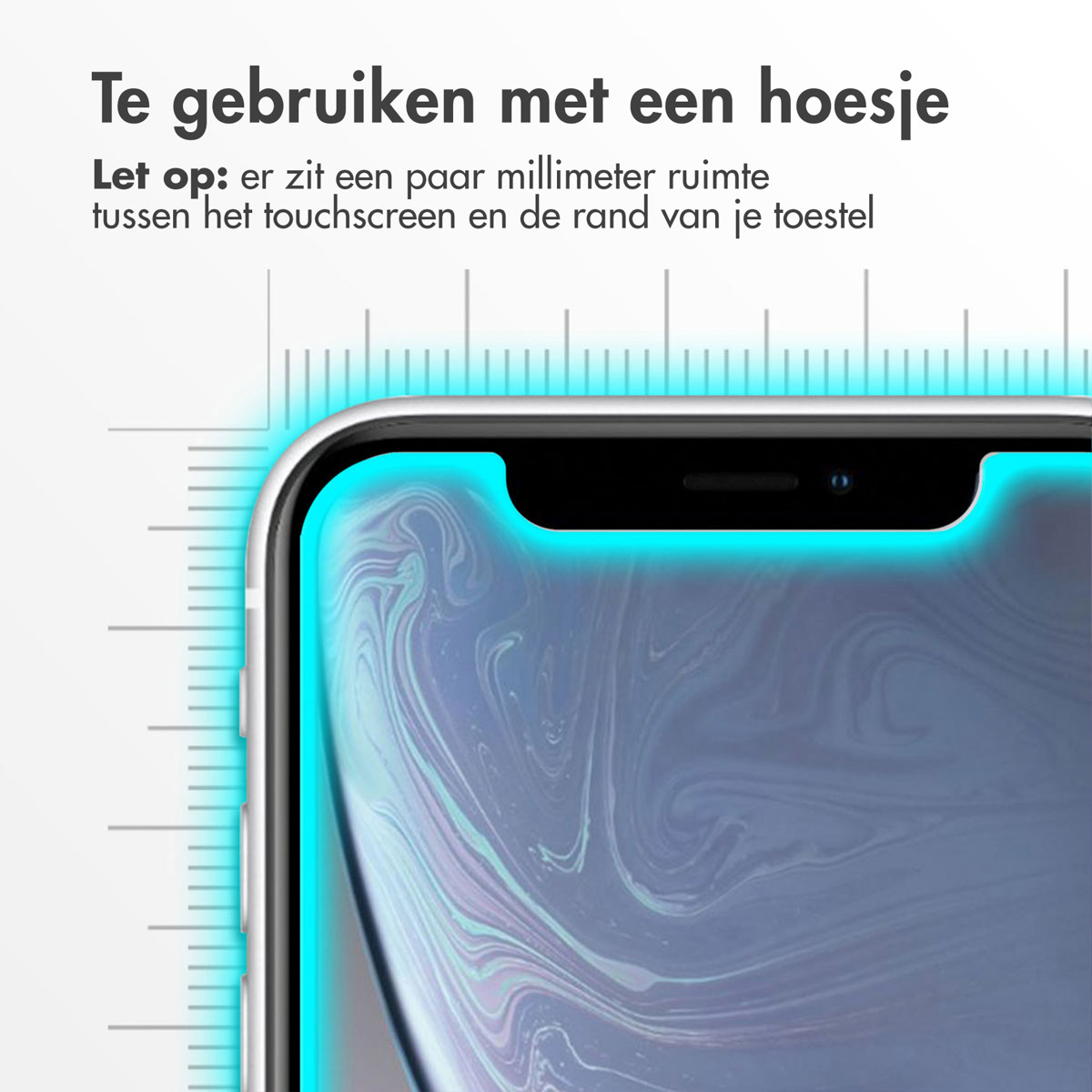 Gros plan sur écran de téléphone avec protecteur. Téléphone noir. Fond dégradé bleu.