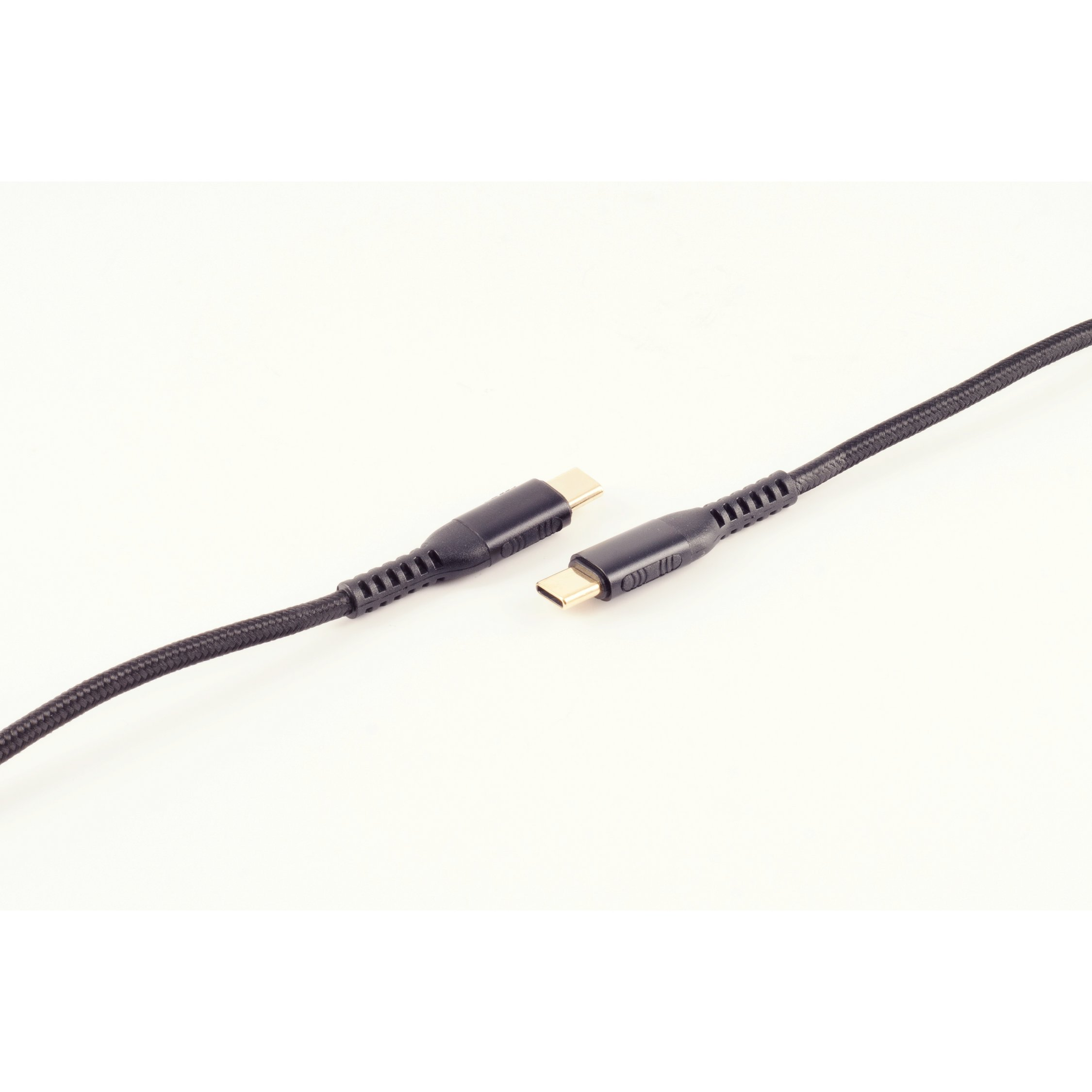 Cavi USB-C neri. I connettori sono posizionati su uno sfondo bianco.