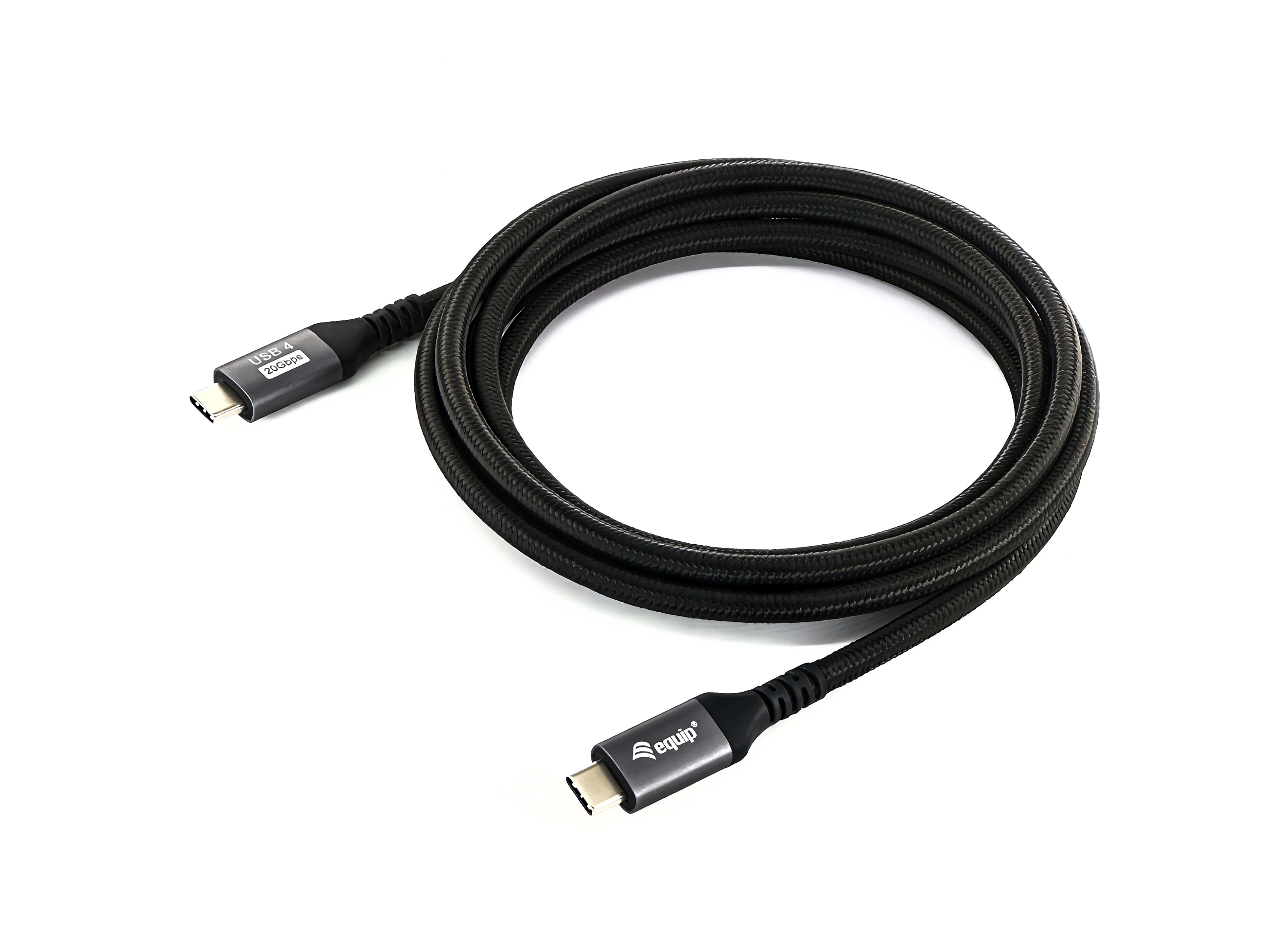 Een zwarte USB-C-kabel met een geweven textuur op een witte achtergrond.