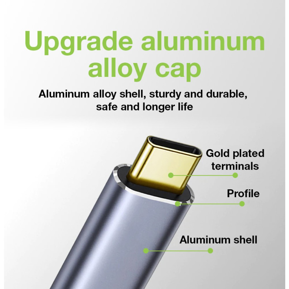 Gros plan d'un connecteur USB-C avec détails des bornes plaquées or et du boîtier en aluminium.