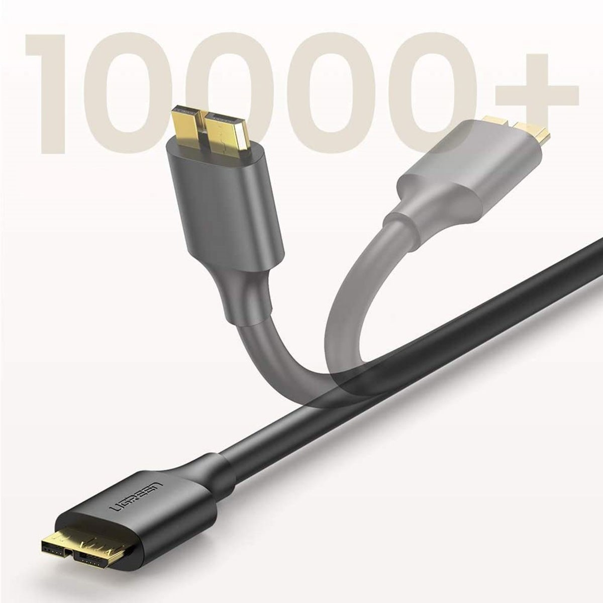 Czarny kabel USB-C ze złotymi złączami. Widoczne logo UGREEN.