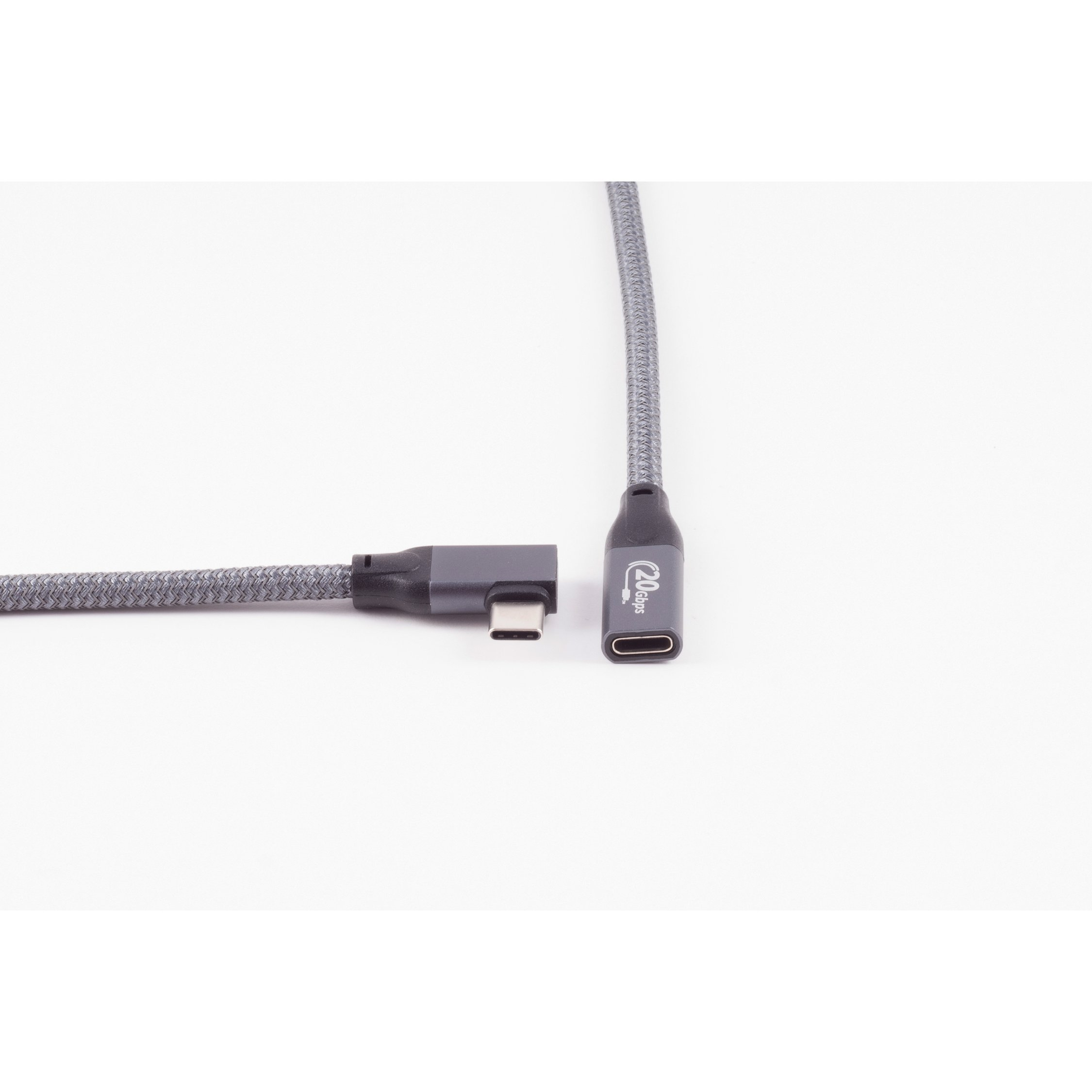 Cavo USB-C grigio, un connettore ad angolo retto. Sfondo bianco.