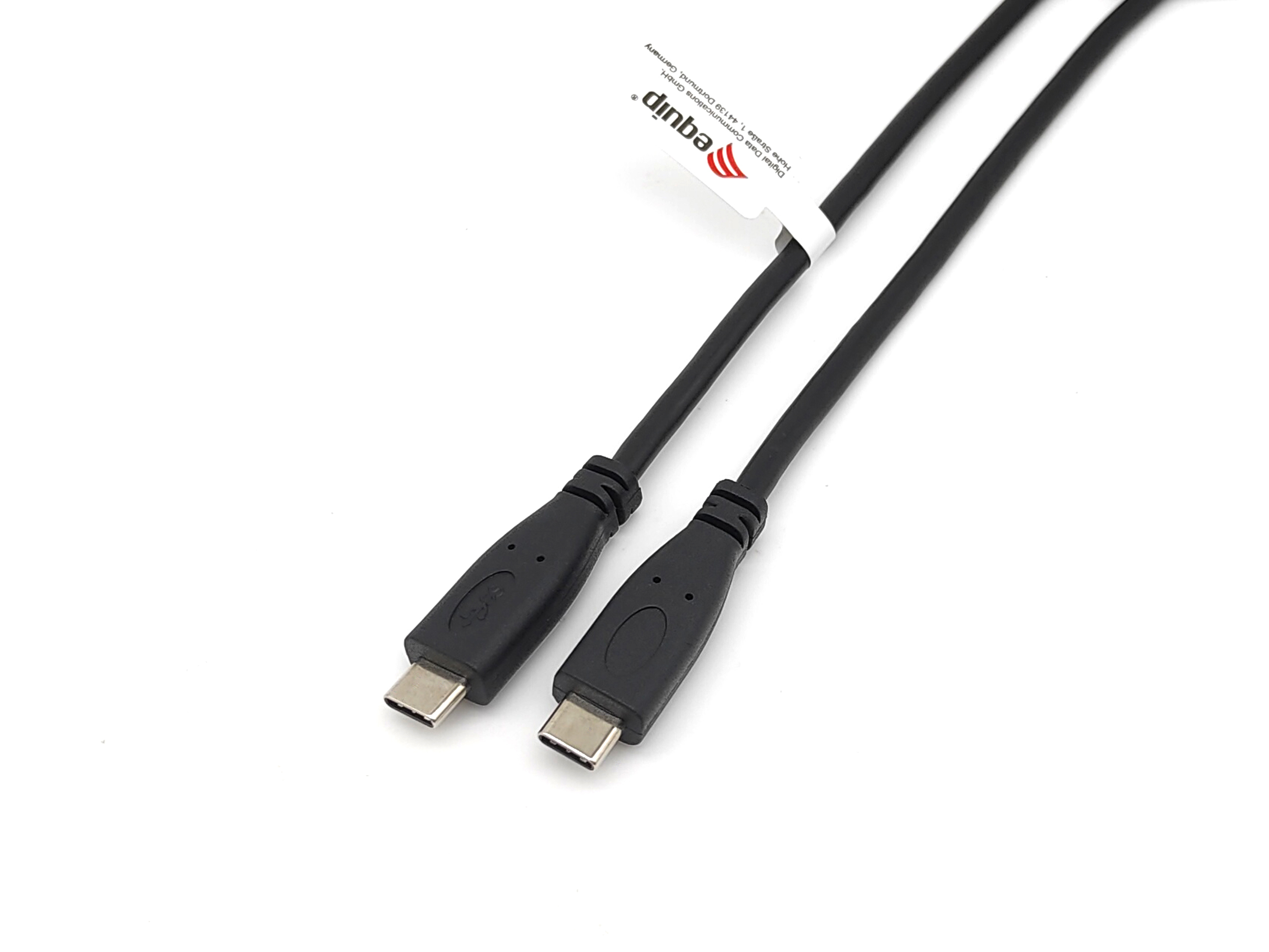 Deux câbles USB-C noirs avec des connecteurs visibles et une étiquette 'equip'. Ils sont sur fond blanc.