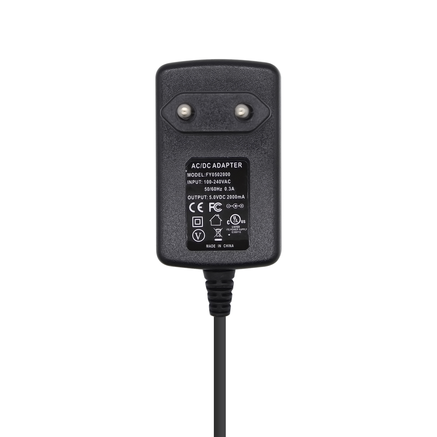 Een zwarte AC/DC-adapter met twee pinnen. Hij heeft labels en een aangesloten zwarte kabel.
