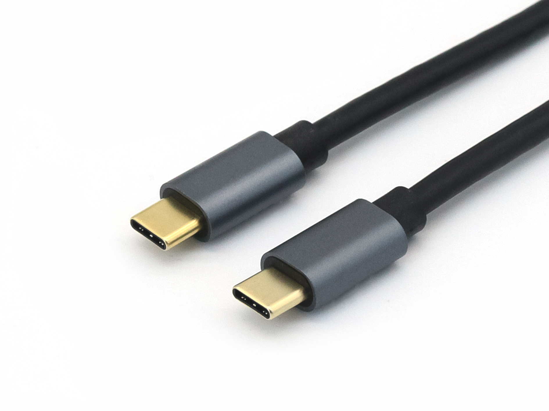 Twee zwarte USB-C-kabels met grijze connectoren op een witte achtergrond.