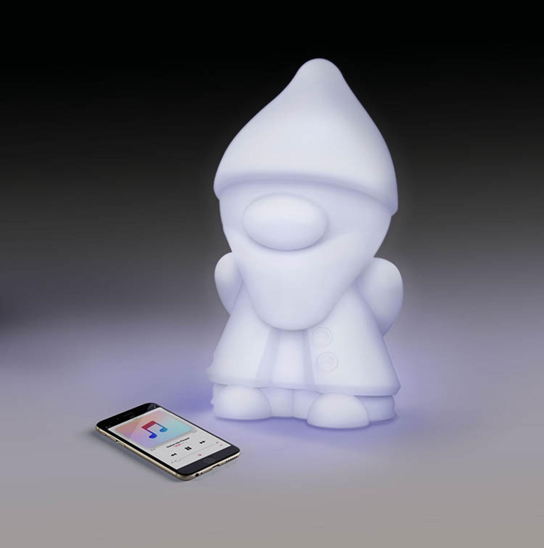 Zwergförmige Lampe leuchtet weiß, mit Telefon mit Musik-App.