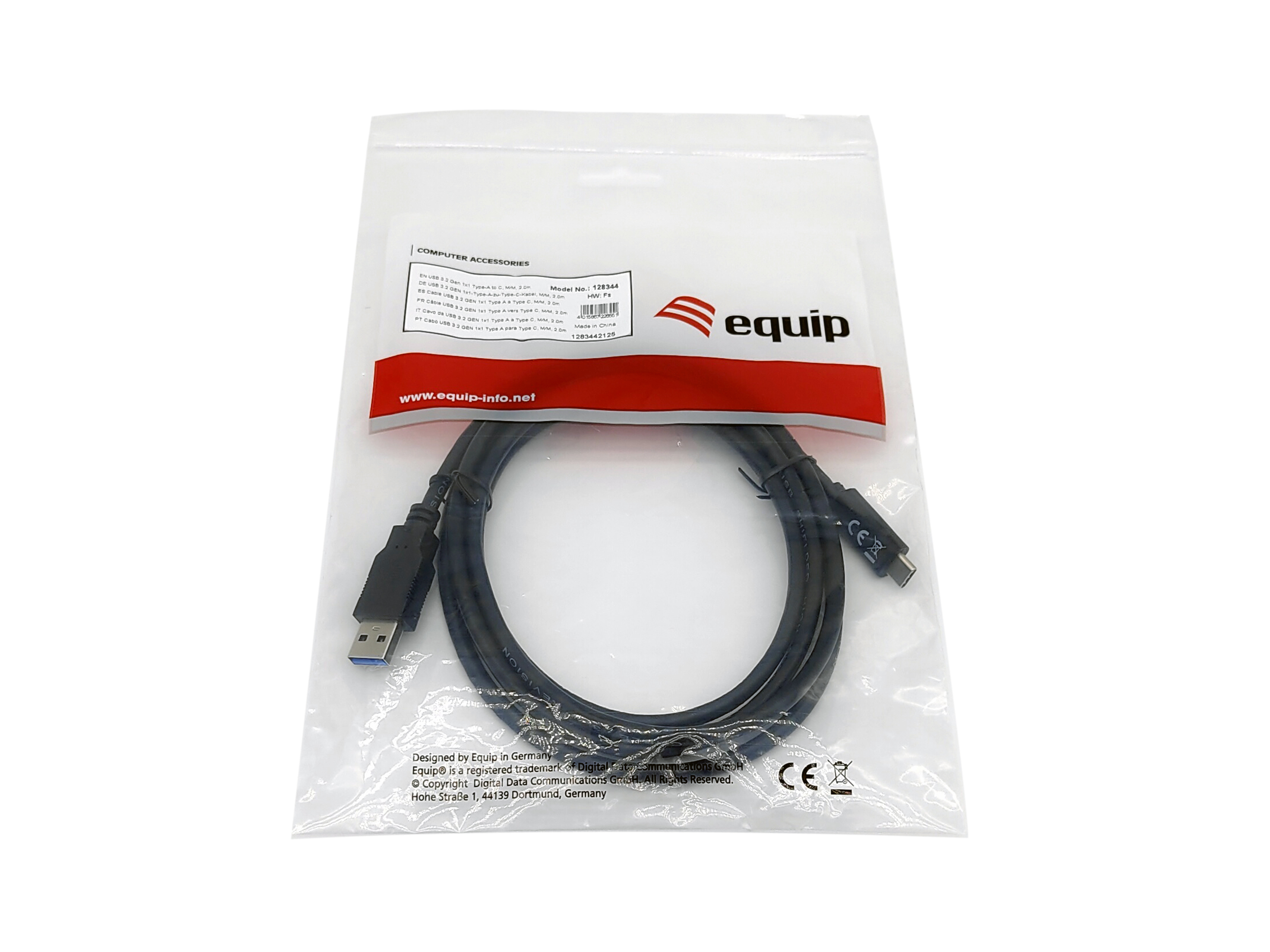 Câble USB-C dans un emballage plastique transparent avec informations produit et logo 'equip' sur fond blanc.