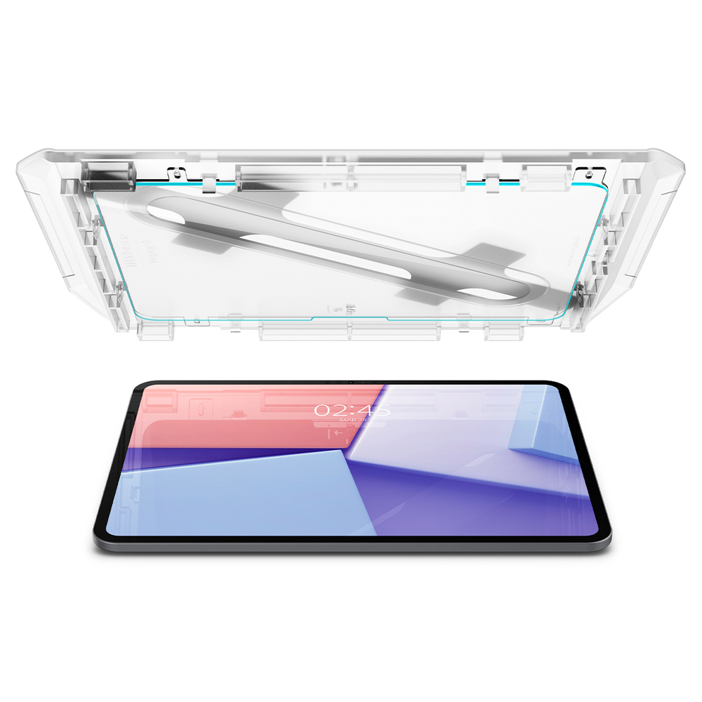 Tablet con strumento per l'applicazione della protezione schermo. Il protettore è trasparente, il tablet è nero.