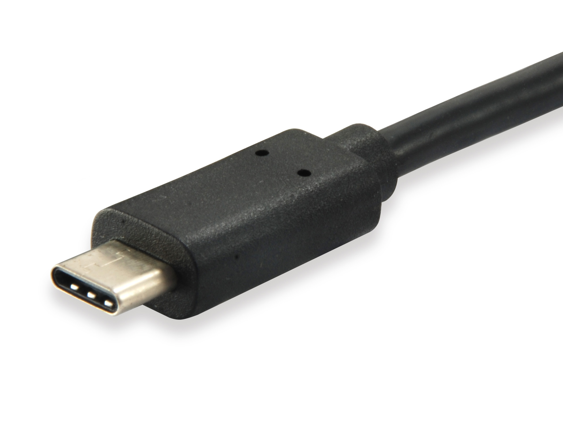 Zwarte USB-C kabelconnector op witte achtergrond. Connector is naar de kijker gekanteld.