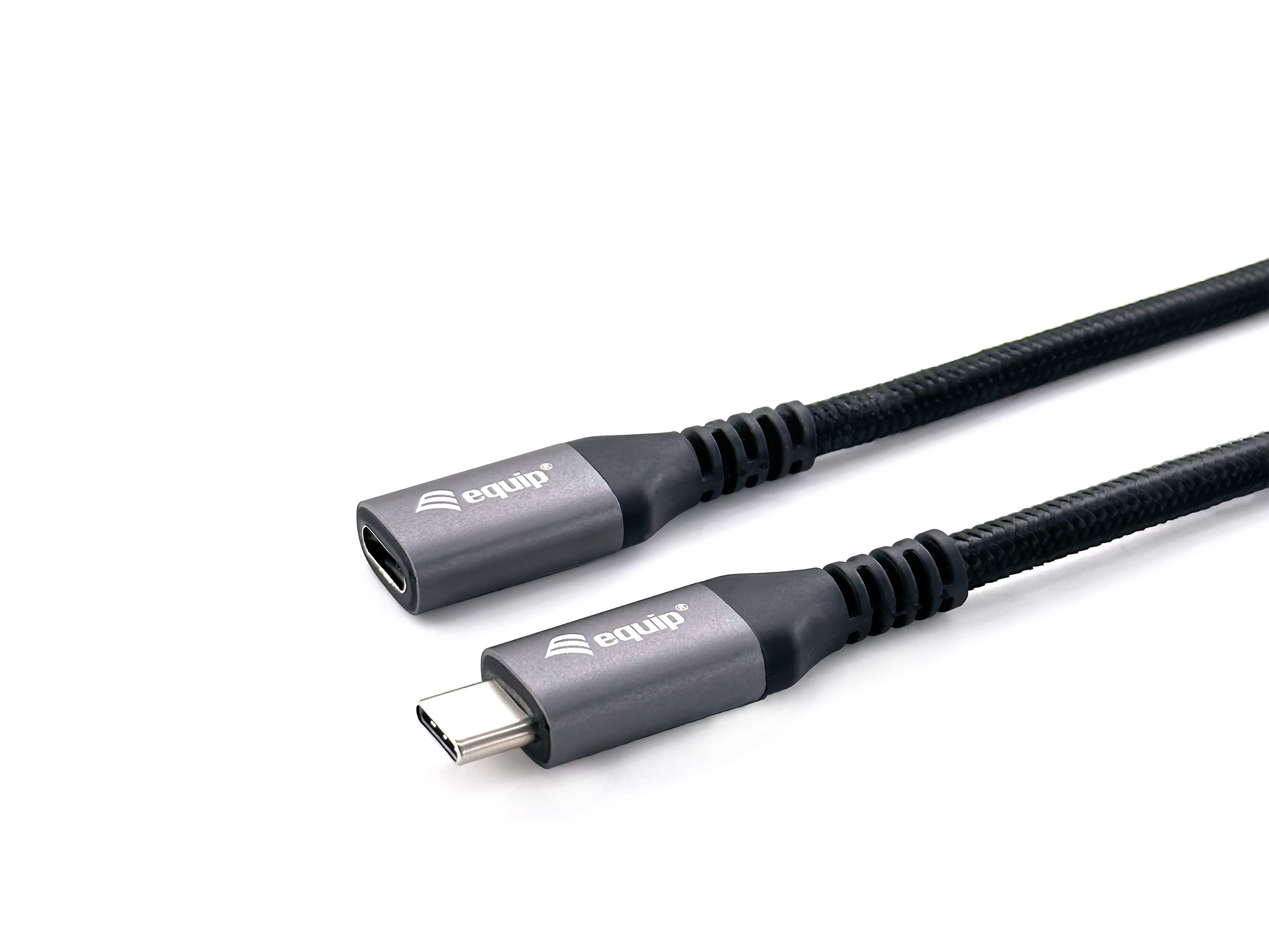 USB-C naar USB-C-kabel, grijze connectoren, zwarte gevlochten kabel, witte achtergrond.