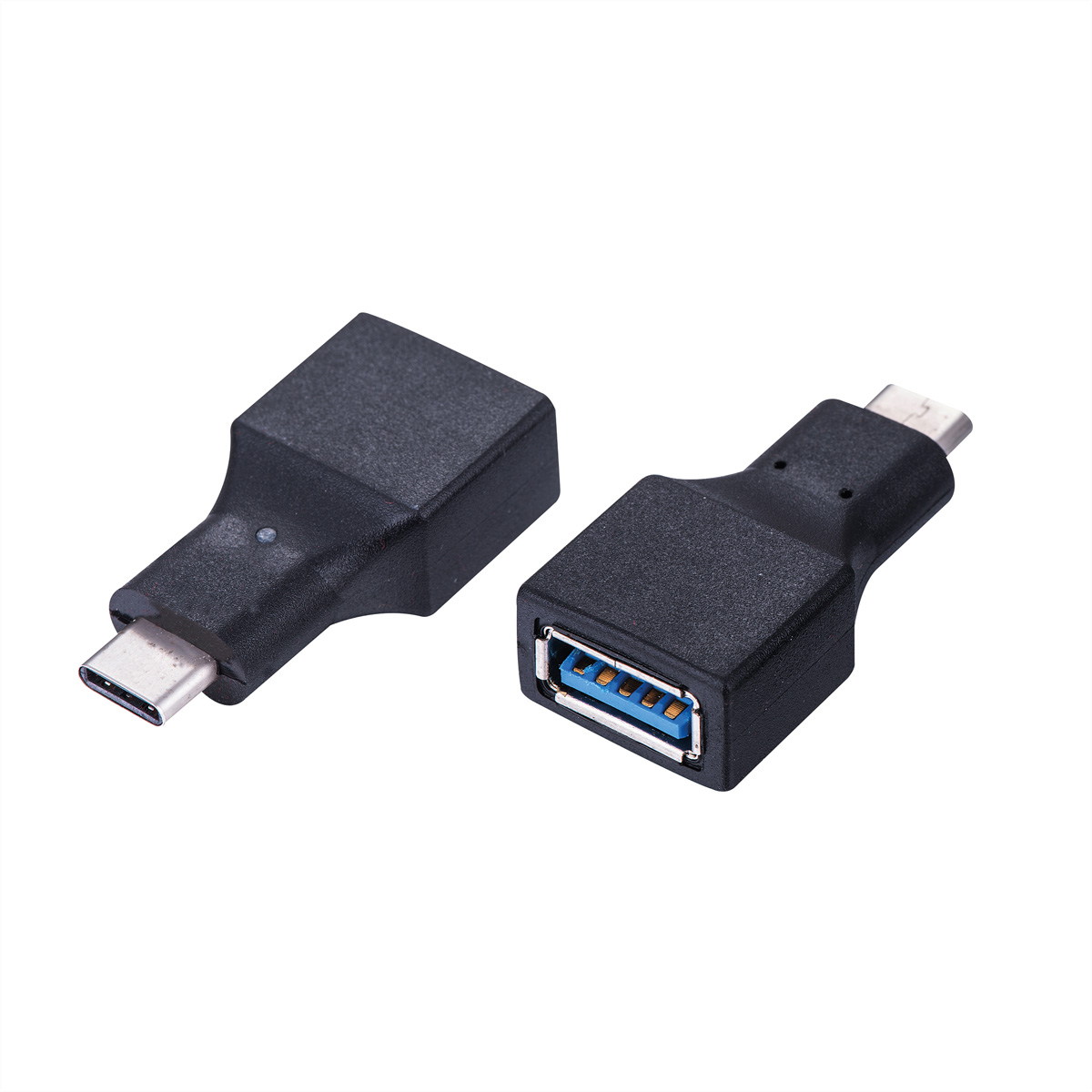 Adattatori da USB-C a USB-A neri. Sfondo bianco.