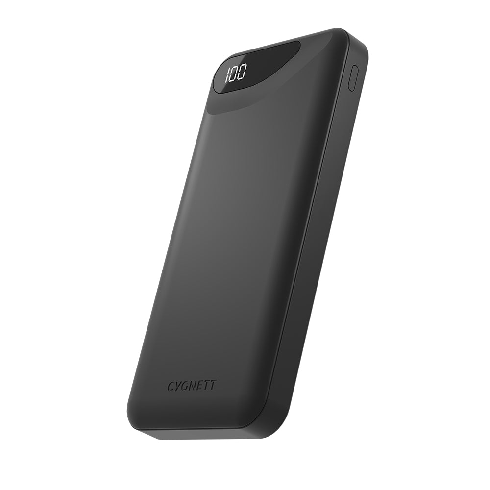 Power bank nero con display digitale che mostra 100 e il logo Cygnett, su sfondo bianco.