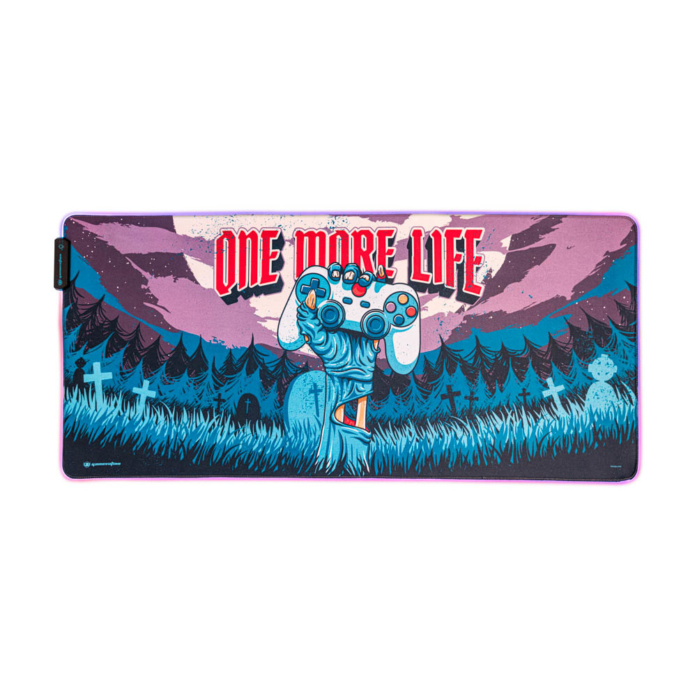 Gaming-Mauspad mit Friedhofsszene und Controller. Text lautet 'ONE MORE LIFE'.