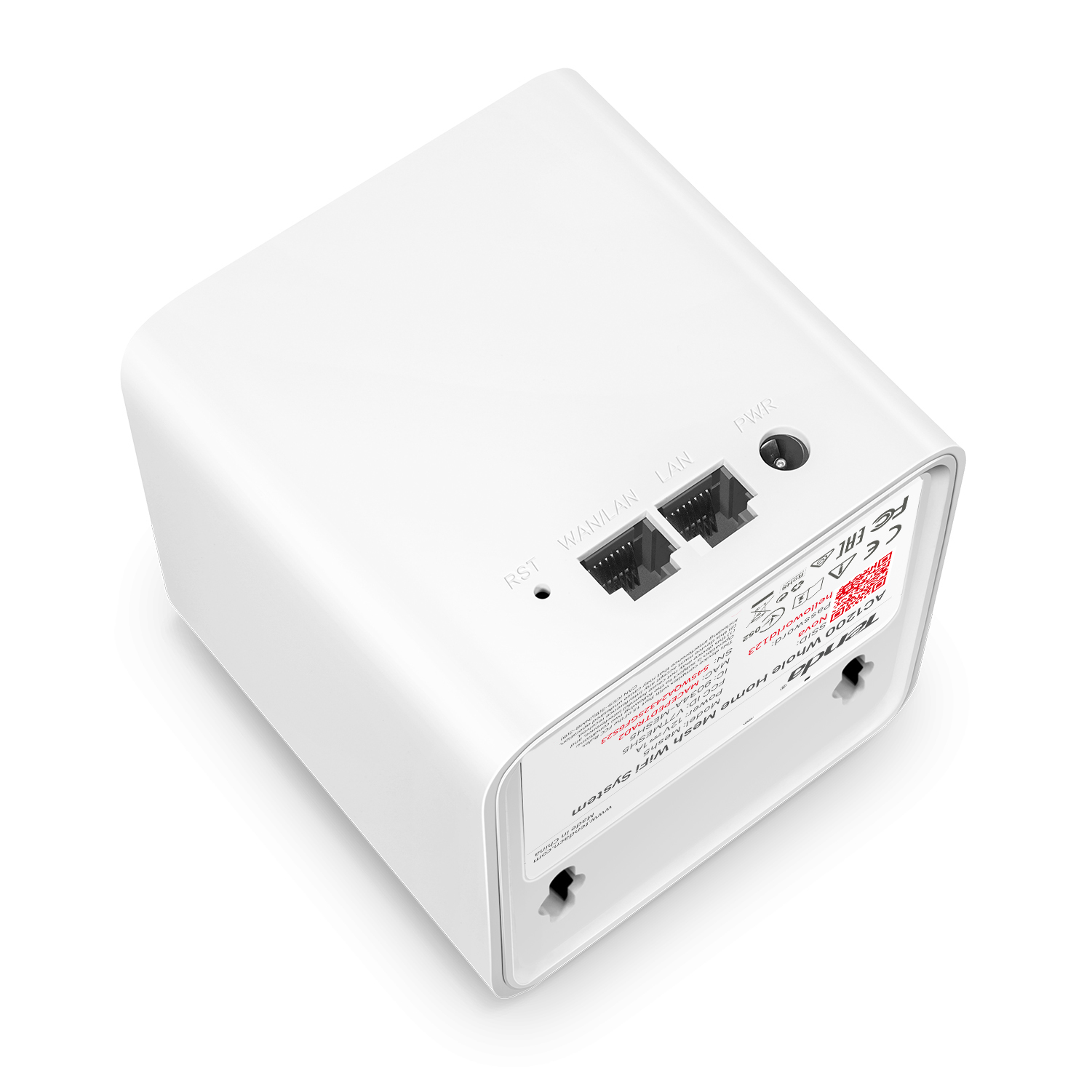 Router bianco con porte sul retro, etichetta e connessione alimentazione.