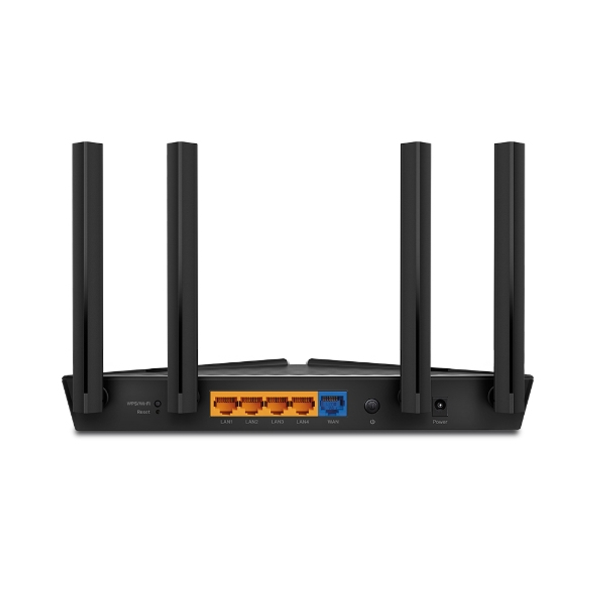 Czarny router z 4 antenami i różnymi portami. Router znajduje się na białym tle.