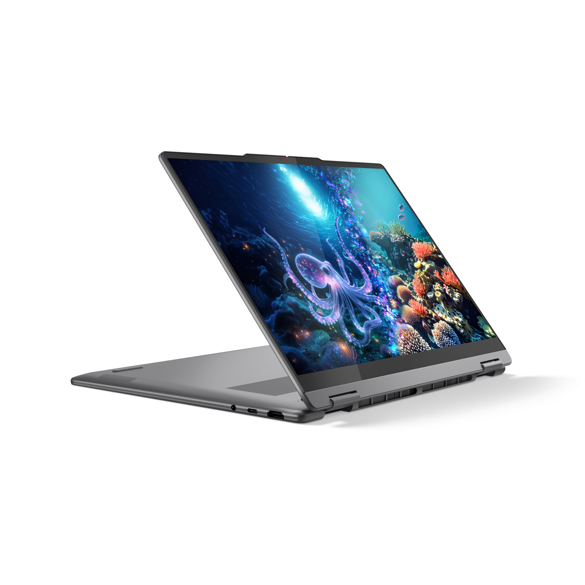 Un laptop aperto su una scena sottomarina colorata. Il laptop è grigio, su sfondo bianco.