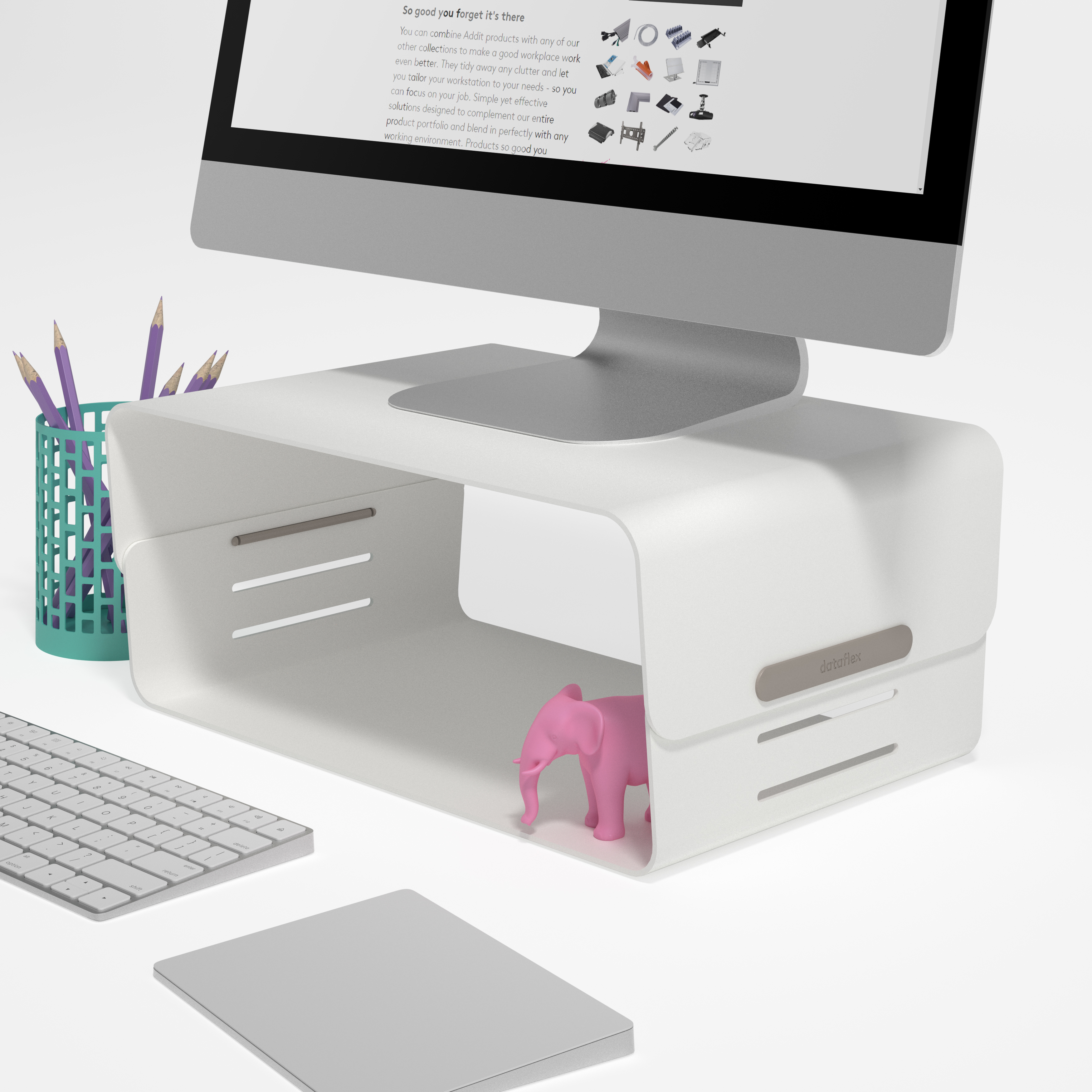 Organizzatore da scrivania bianco con monitor, matite ed elefante rosa.