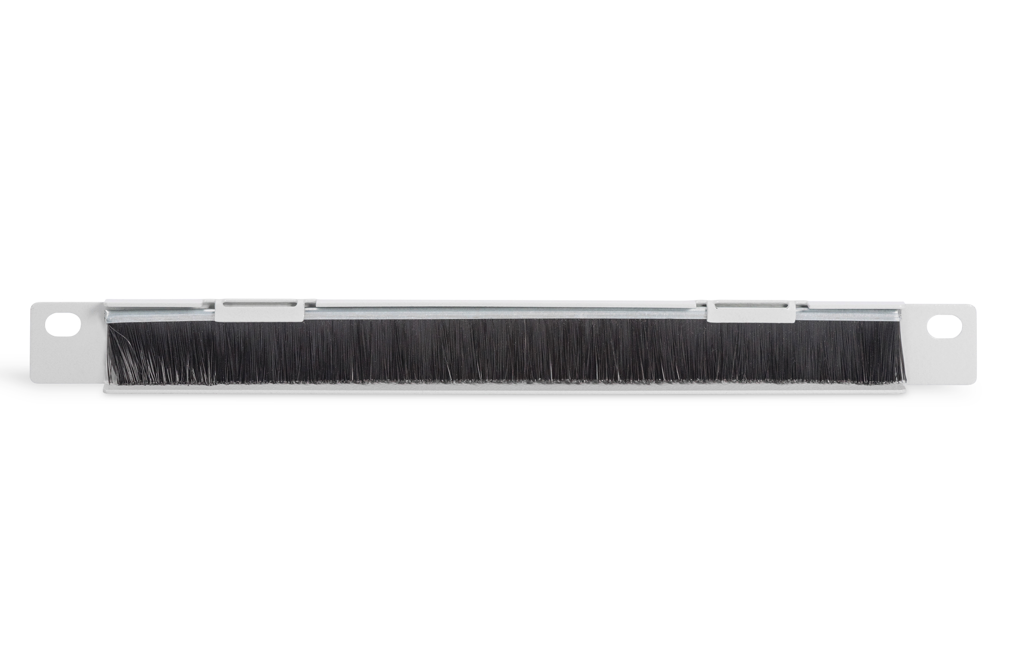 Tira de cepillo para montaje en rack blanco con cerdas negras.