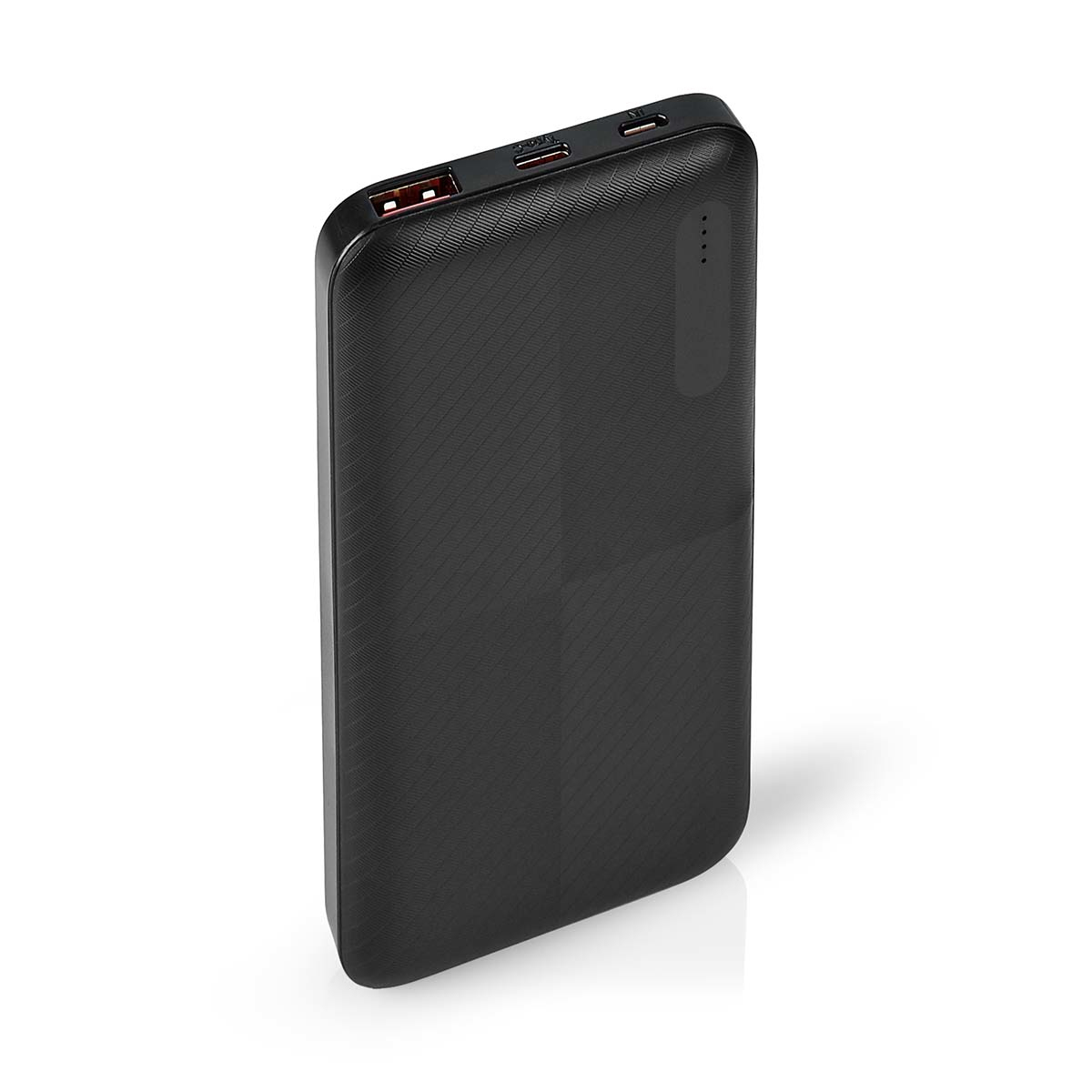 Schwarze Powerbank mit USB-Anschlüssen. Weißer Hintergrund.