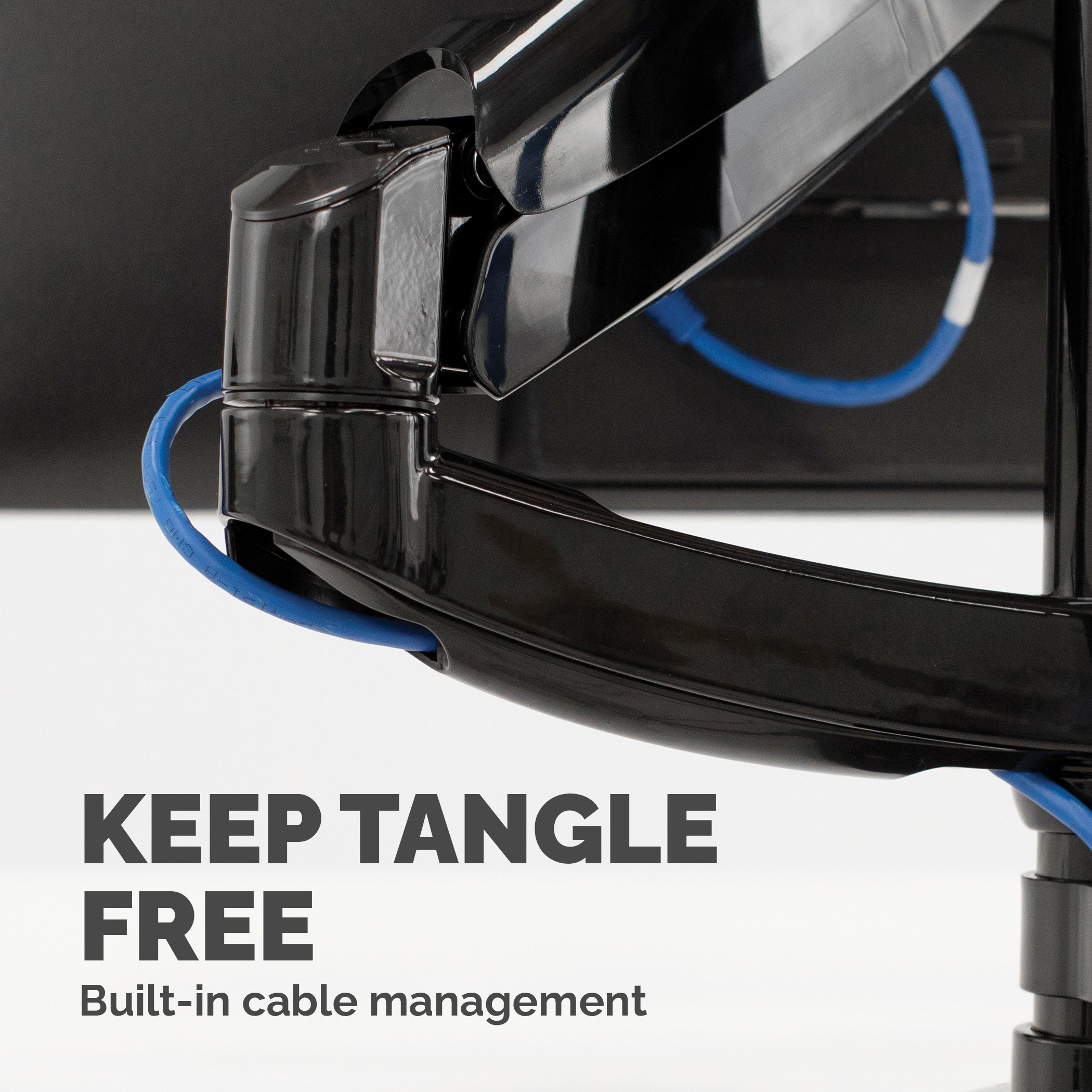 Czarny uchwyt monitora z niebieskim kablem. Tekst brzmi: KEEP TANGLE FREE, wbudowane zarządzanie kablami.