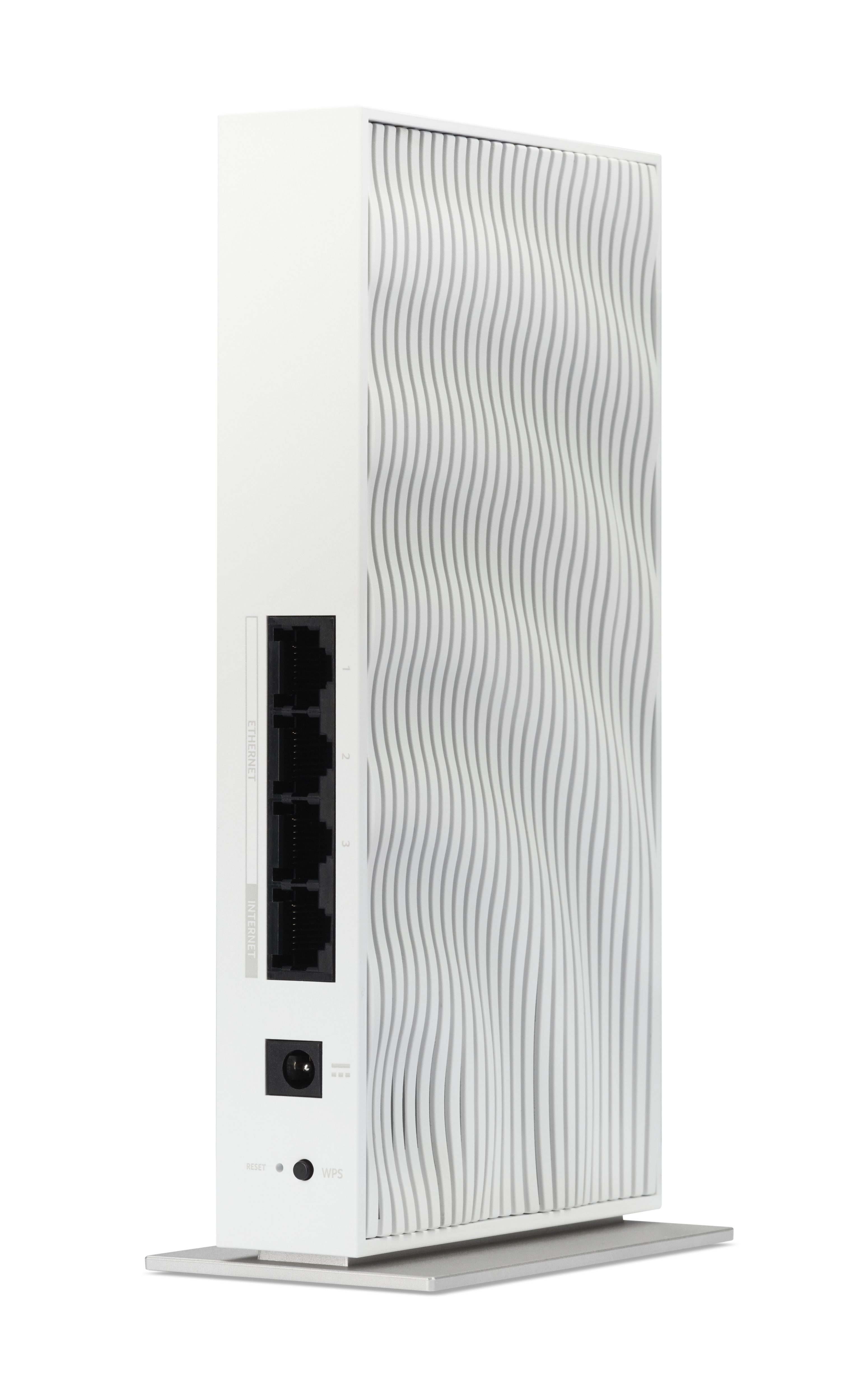 Un router bianco con una parte anteriore strutturata e porte sul lato. È su un supporto.