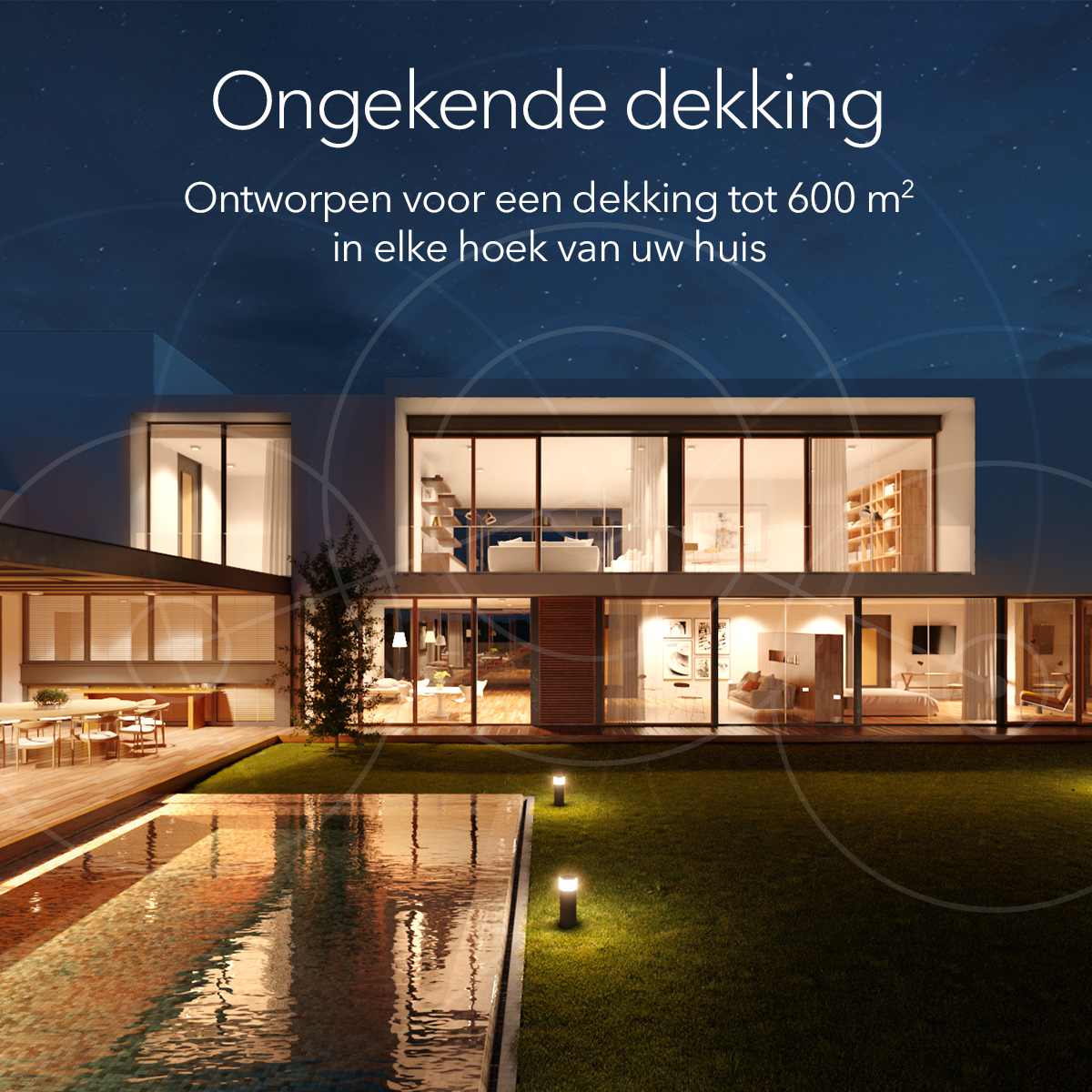 Modernes Haus mit Pool und Rasen. Text: 'Unvergleichliche Abdeckung' und '600m2'. Nachtszene.