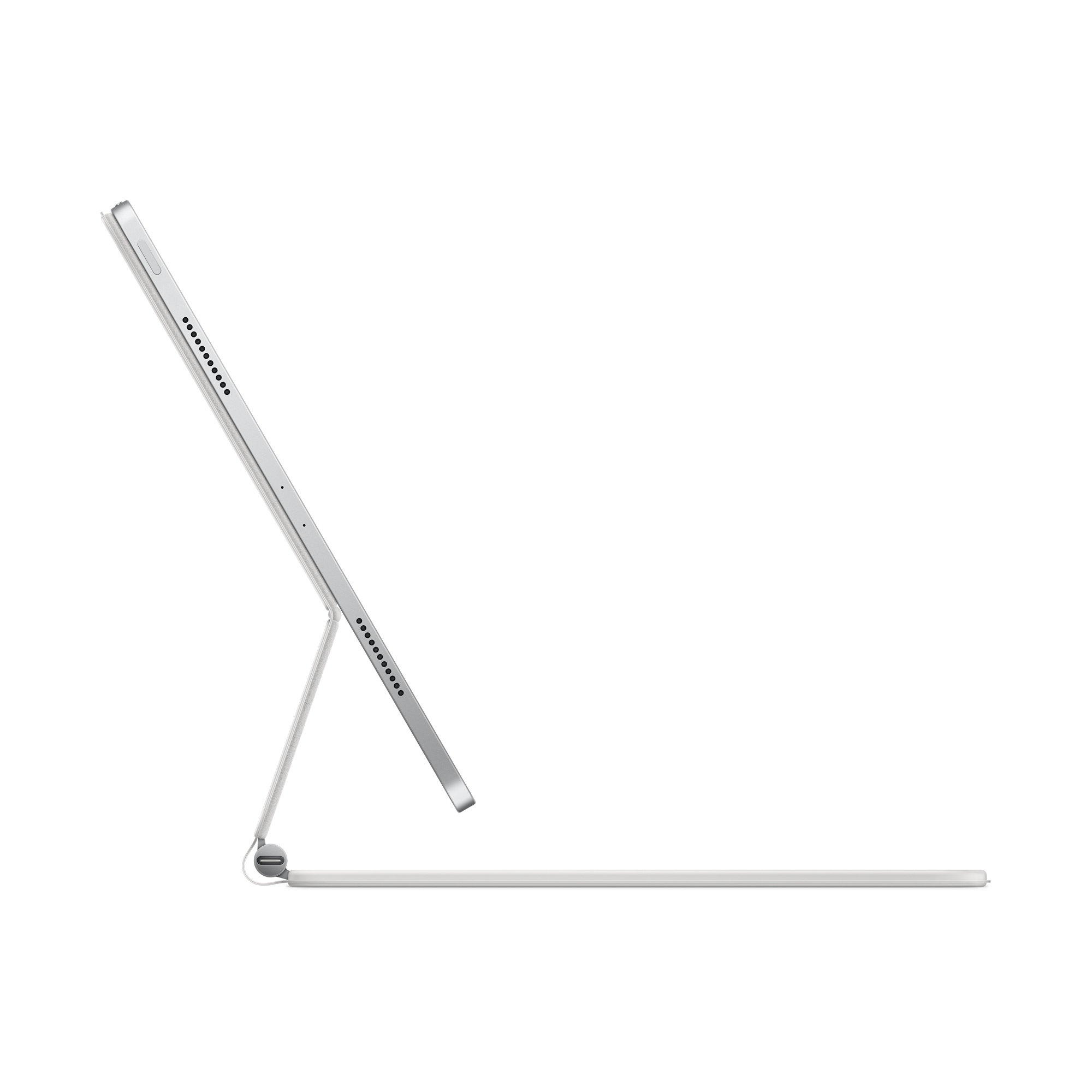 Vue latérale d'une tablette argentée soutenue par un support.
