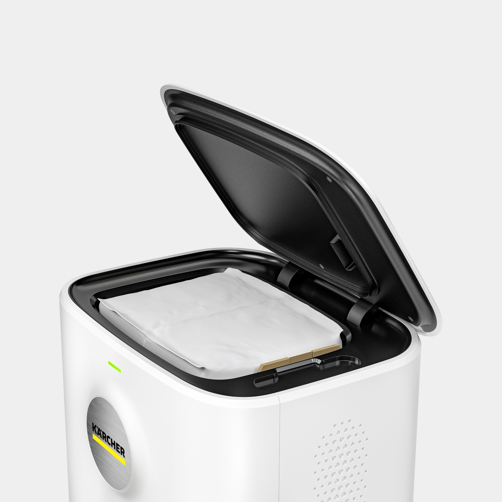 Aspirapolvere bianco con coperchio aperto. All'interno un sacco bianco. Logo Kärcher visibile.